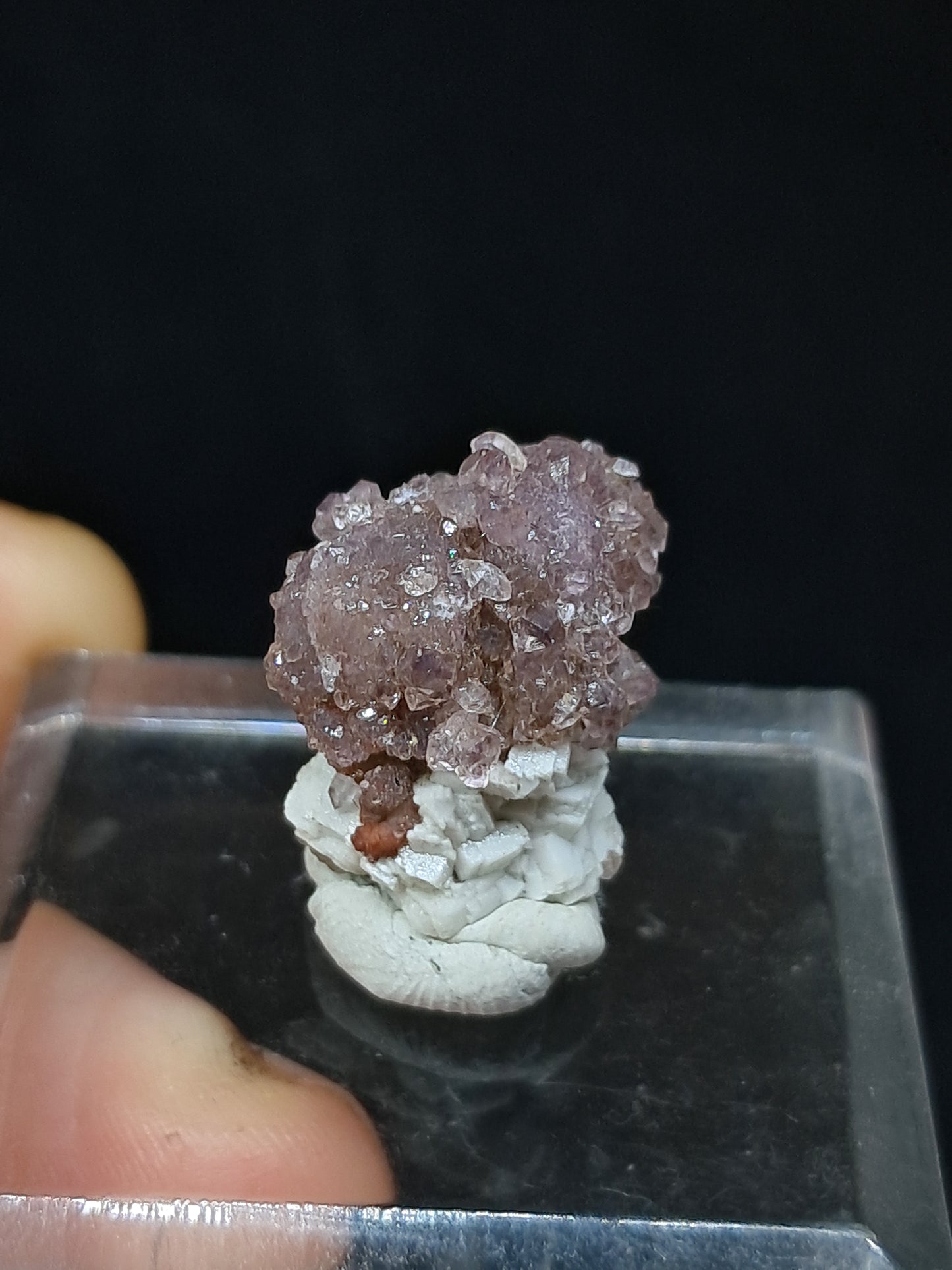 Cúmulo de amatista drusa sobre matriz de feldespato (Karur) | Cristal en bruto | Piedra natural | Ejemplar mineral n.° KA112