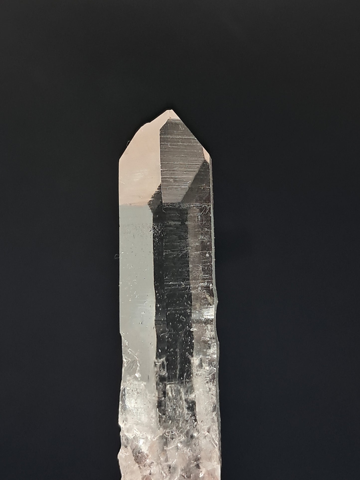 Cristal de cuarzo láser transparente (Santander, Colombia) Punta natural | Ejemplar mineral n.° COQ35