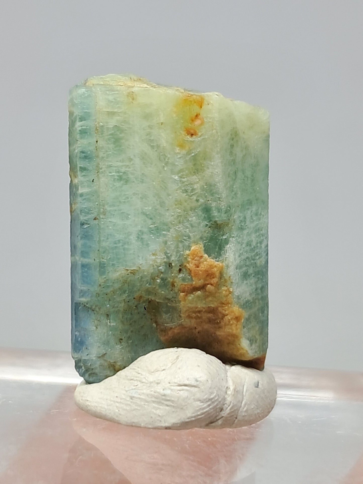 Aguamarina de alta calidad (Karur) en bruto, cristal hexagonal | Ejemplar mineral n.° AQM16