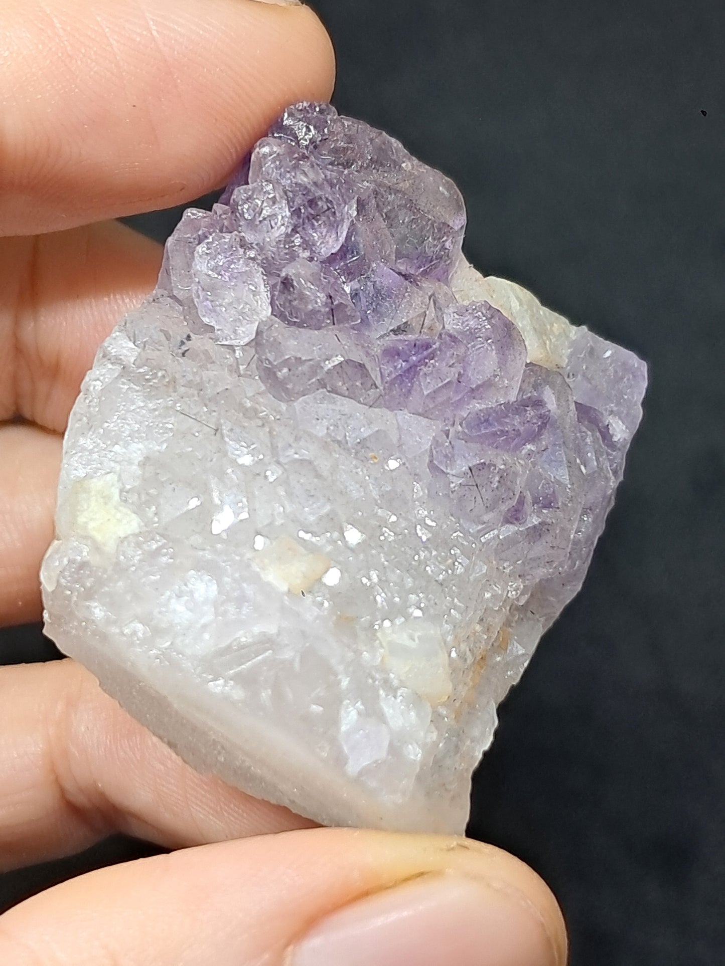 Amatista Elestial sobre cuarzo con feldespato (Karur) | Aglomerado de cristales en bruto | Piedra natural | Ejemplar mineral n.° KA125
