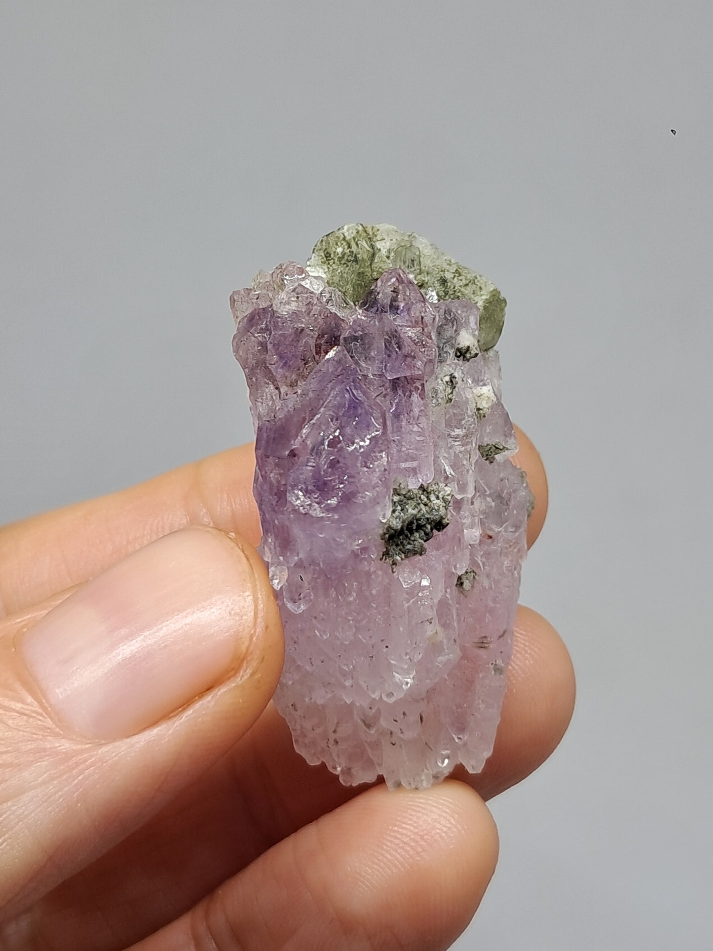 Amatista en racimo (Karur) | Cristal en bruto | Piedra natural | Ejemplar mineral n.° KA139