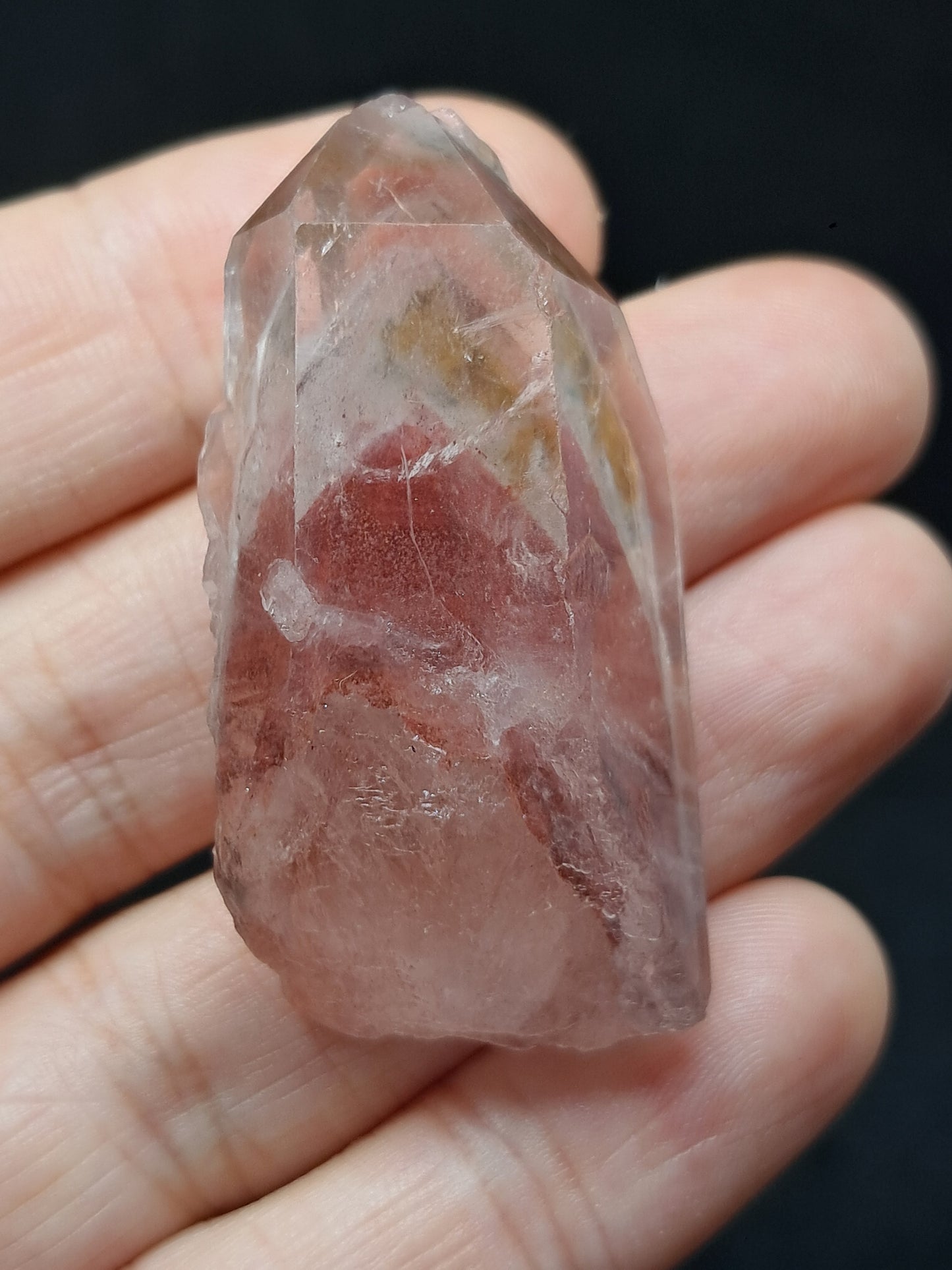 Punta de cristal natural de cuarzo fantasma hematita (Telangana) | Ejemplar mineral n.° HPQ15