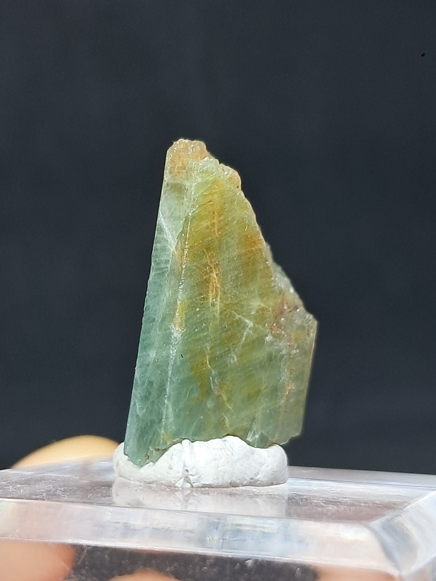 Aguamarina (Karur) Cristal hexagonal en bruto | Ejemplar mineral n.° AQM22