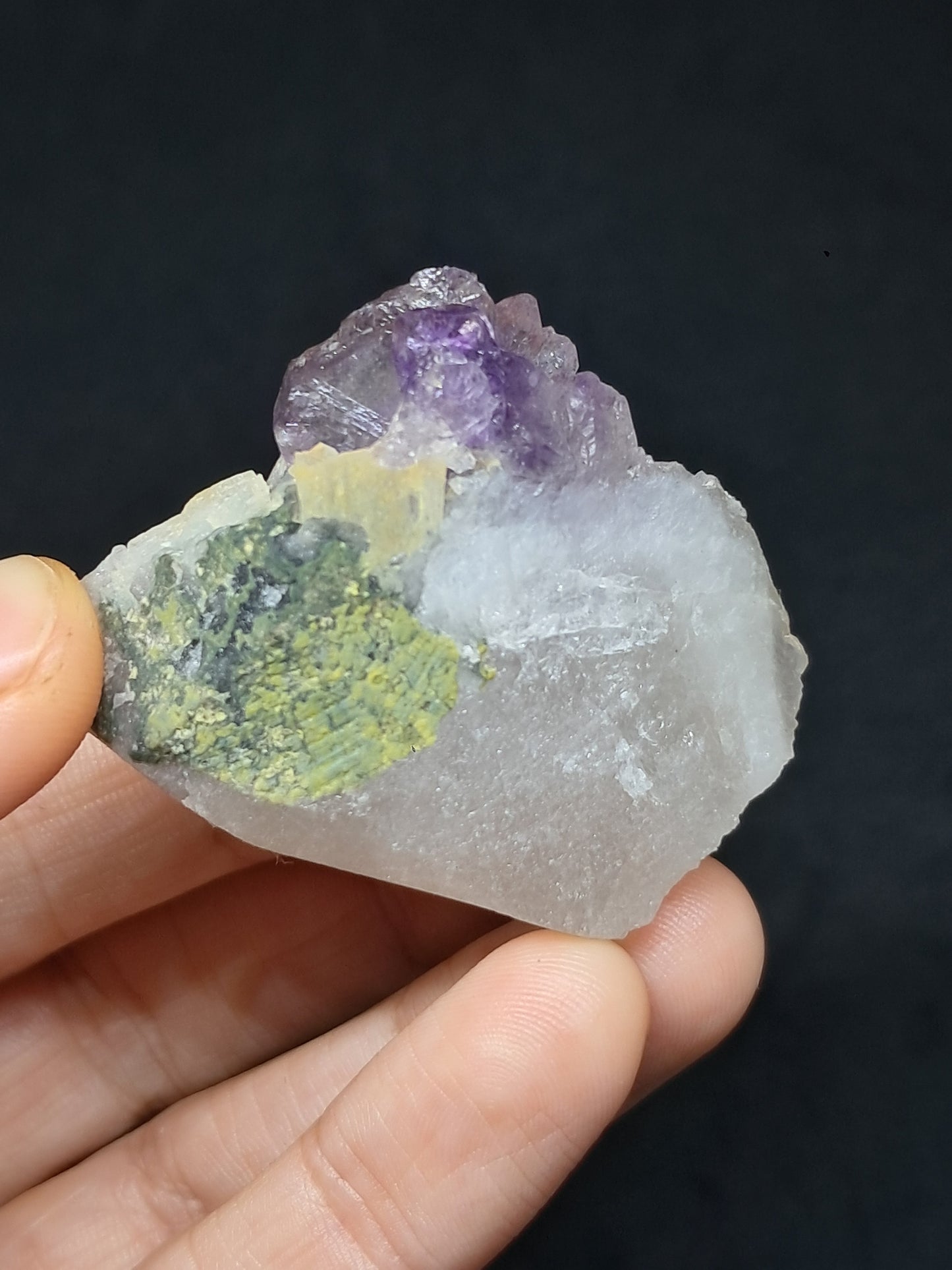 Amatista Elestial sobre cuarzo con feldespato (Karur) | Aglomerado de cristales en bruto | Piedra natural | Ejemplar mineral n.° KA125