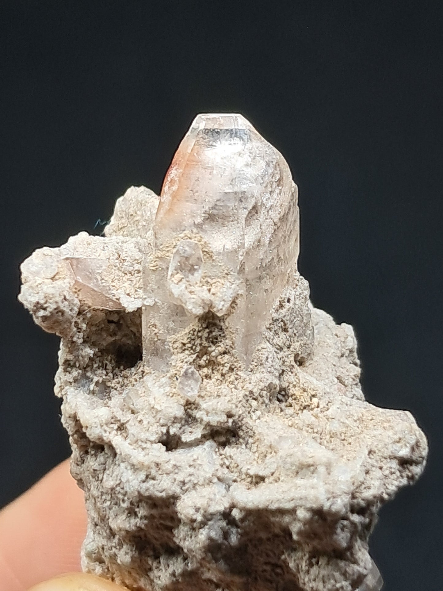 Cristal de topacio natural en matriz (México), piedra preciosa rara | Ejemplar mineral n.° TPZ7