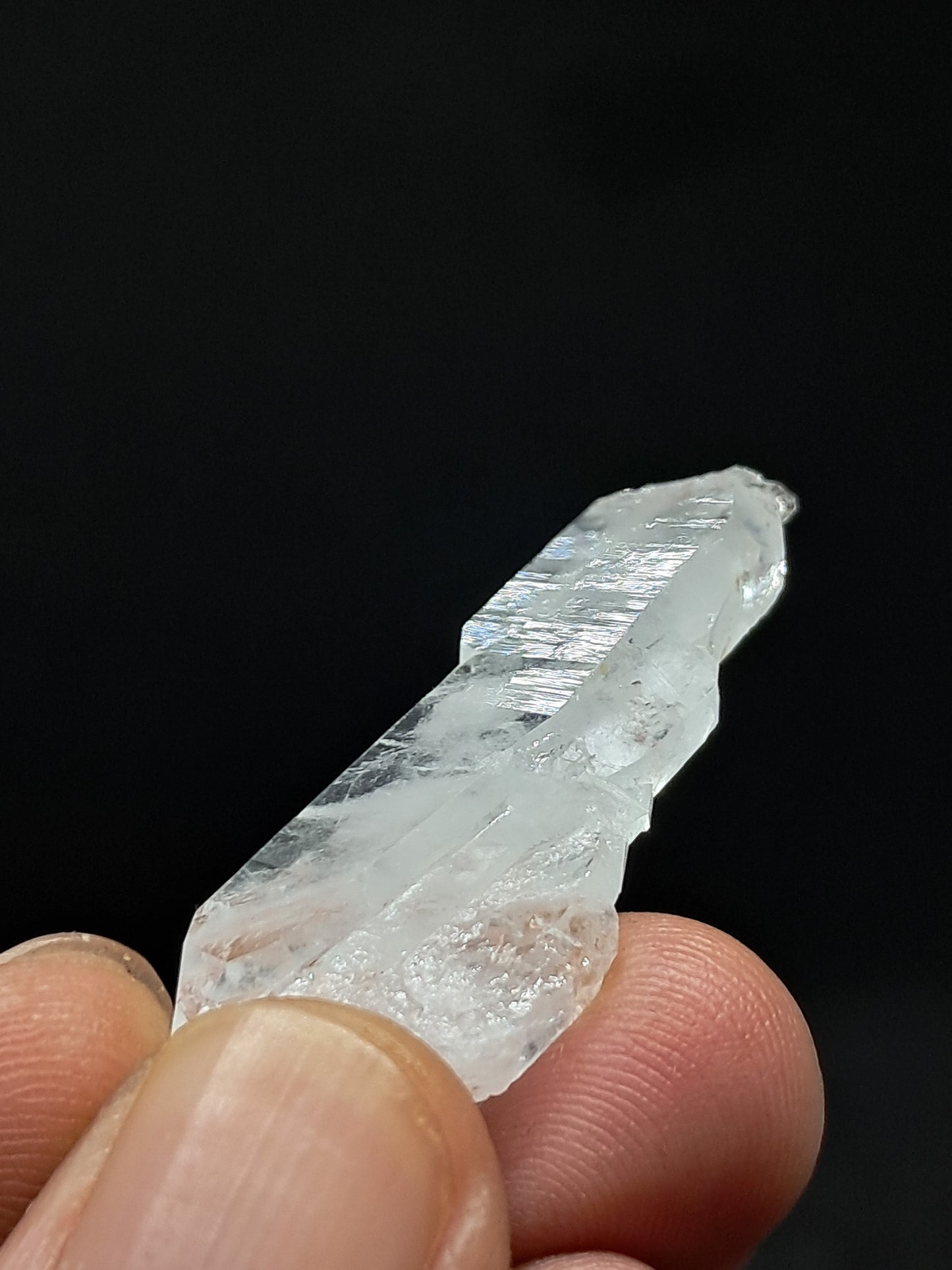 Cristal de cuarzo transparente Faden (Santander, Colombia) Punta natural | Ejemplar mineral n.° COQ32
