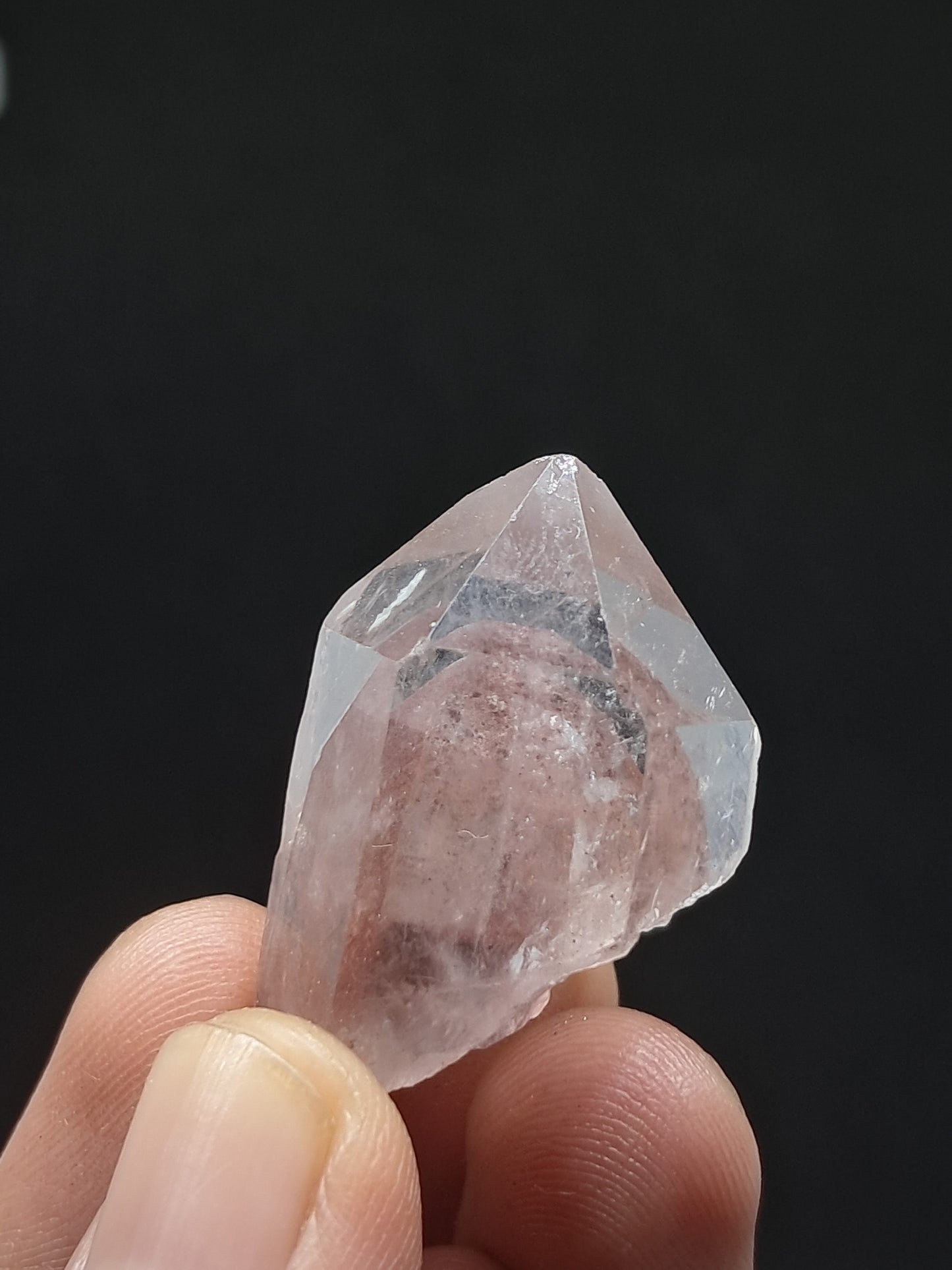 Punta de cristal natural de cuarzo fantasma hematita (Telangana) | Ejemplar mineral n.° HPQ35