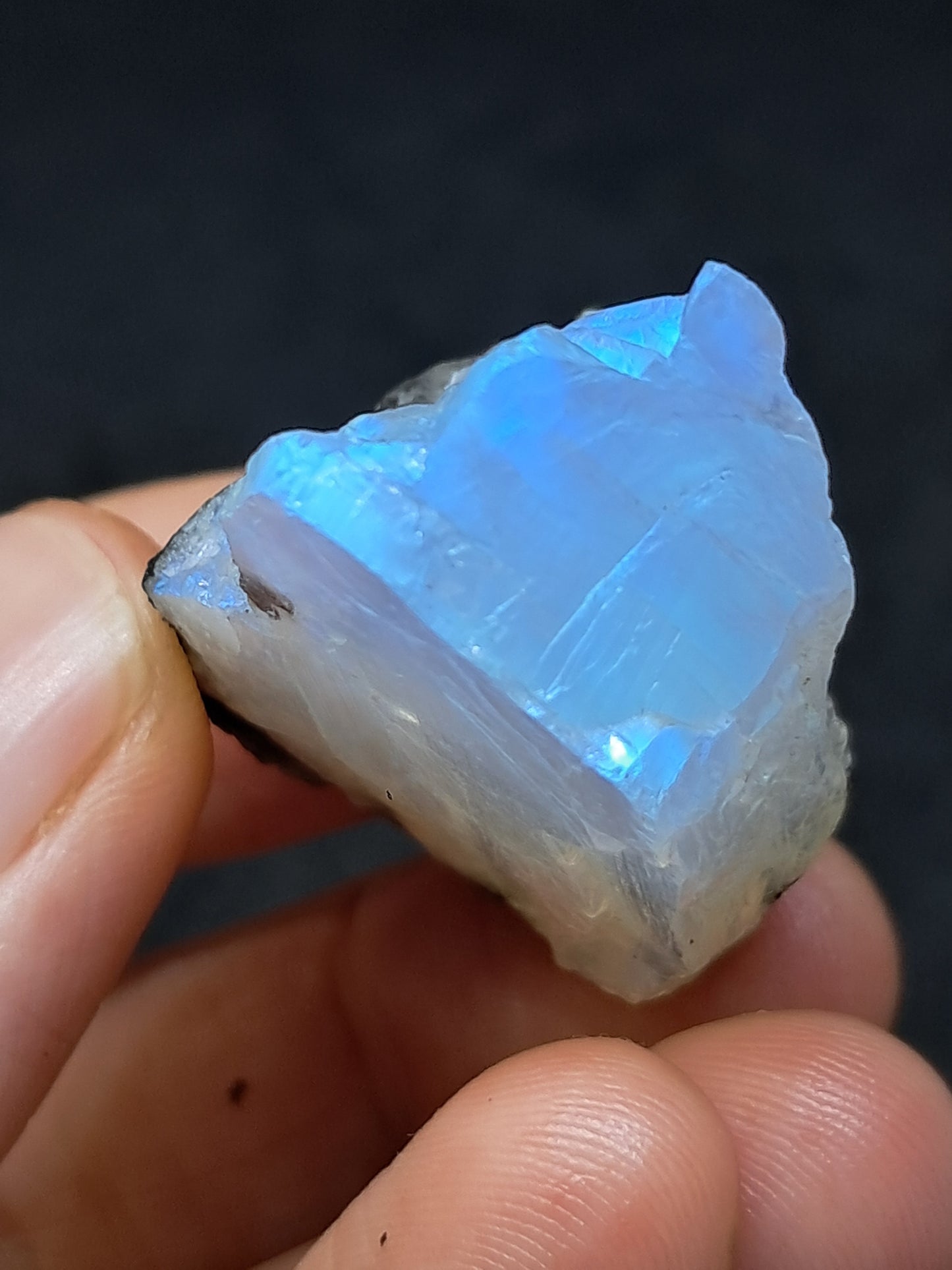 Piedra lunar arcoíris de alta calidad (Odisha) en bruto | Roca natural n.° MN10