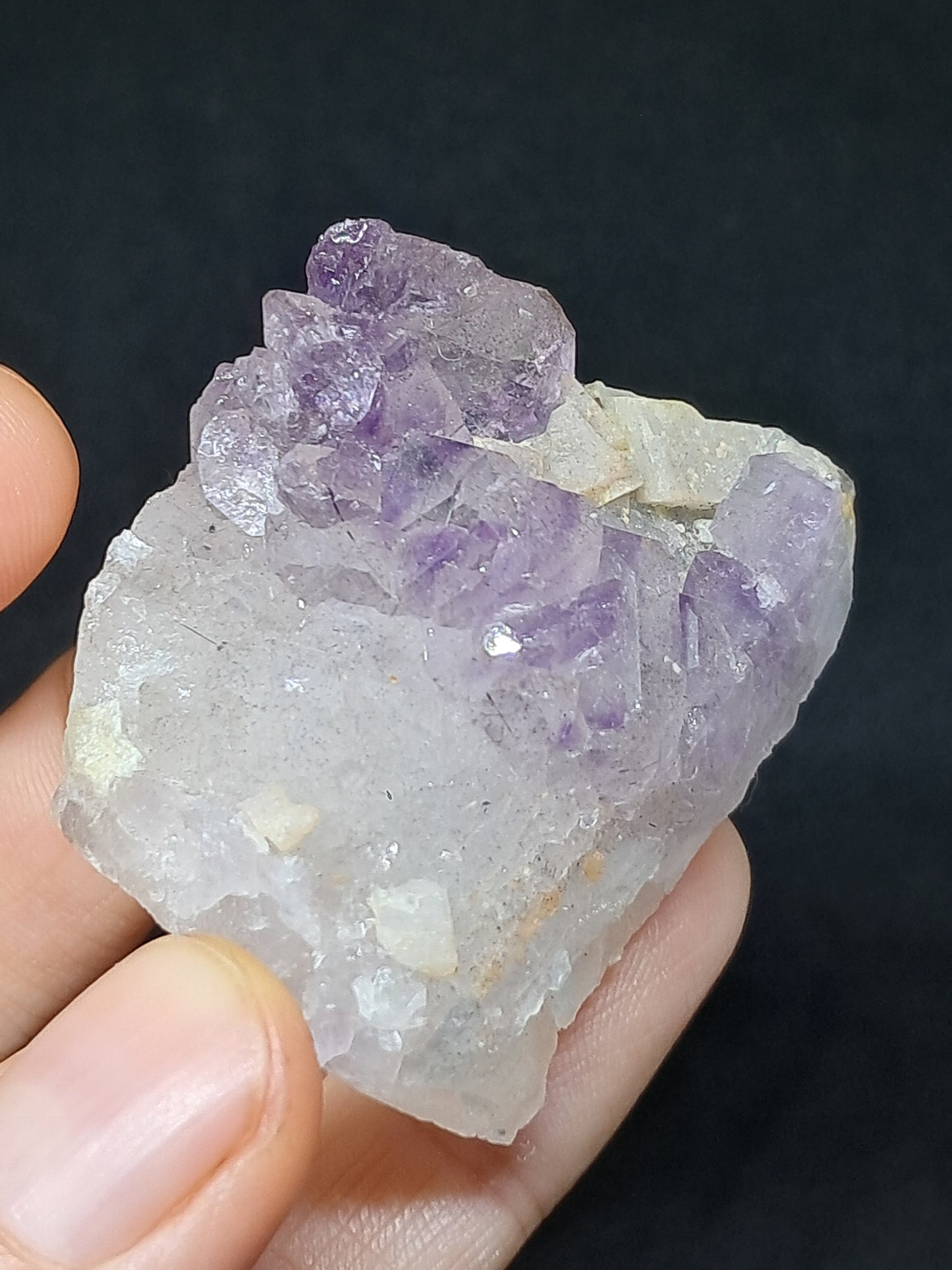 Amatista Elestial sobre cuarzo con feldespato (Karur) | Aglomerado de cristales en bruto | Piedra natural | Ejemplar mineral n.° KA125