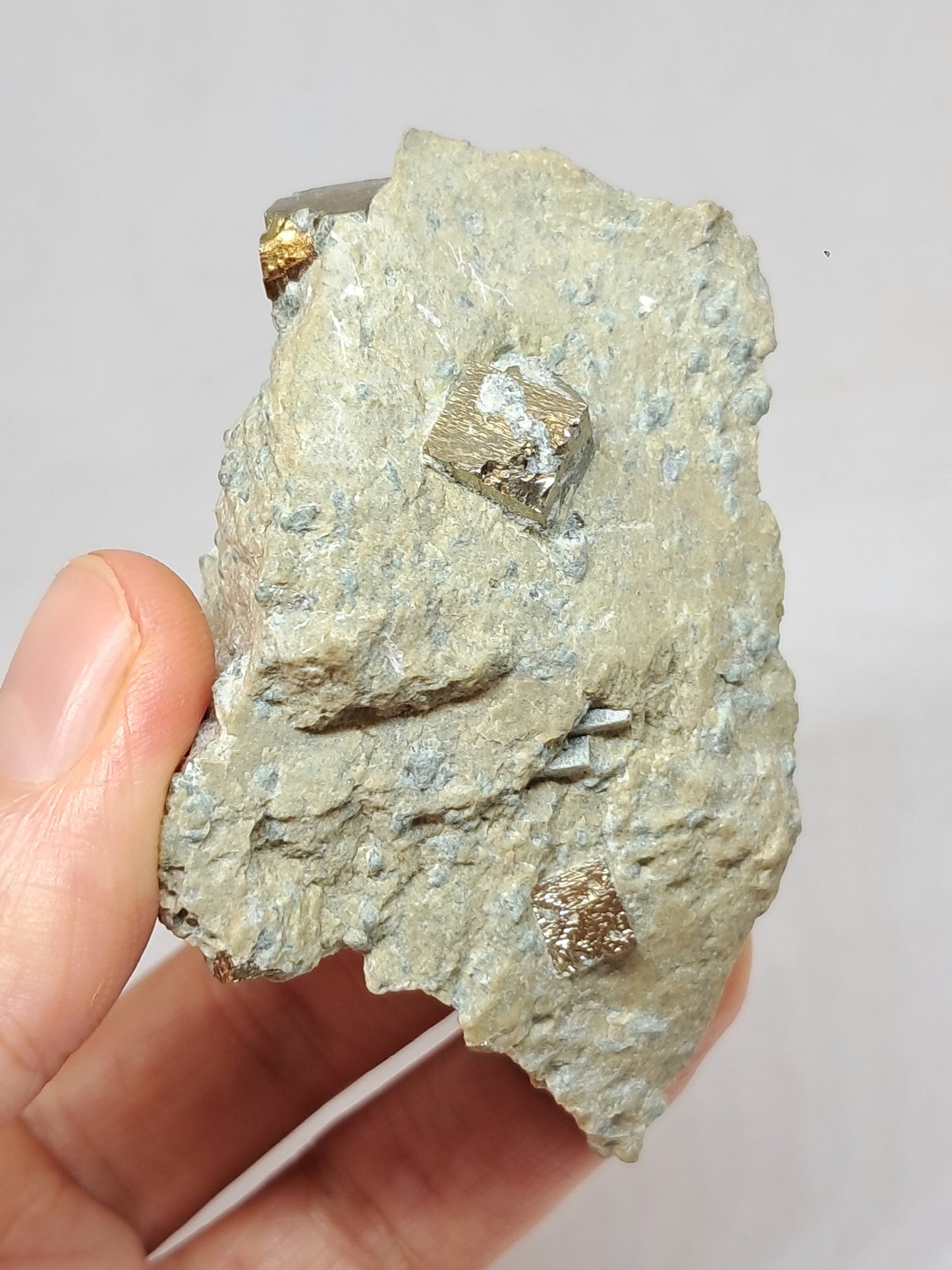 Cubos de pirita en matriz (España) Cristal natural | Ejemplar mineral n.° PR15