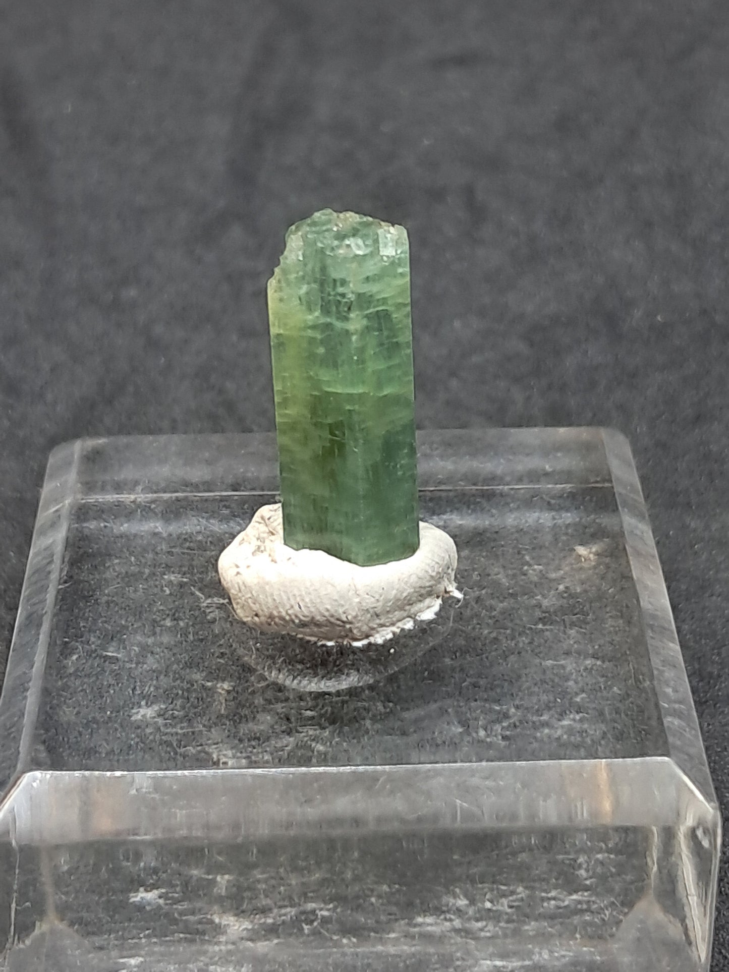 Aguamarina (Karur) Cristal hexagonal en bruto | Ejemplar mineral n.° AQM23