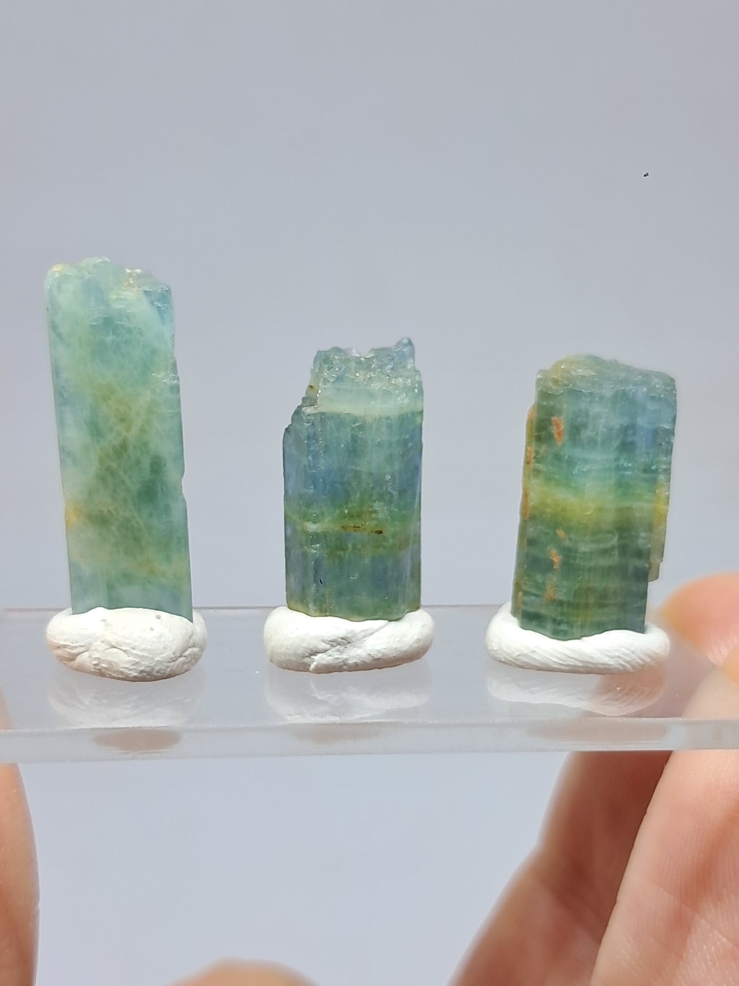 Conjunto de 3 Aguamarinas (Karur) Cristales Hexagonales en Bruto | Ejemplar Mineral n.° AQM31