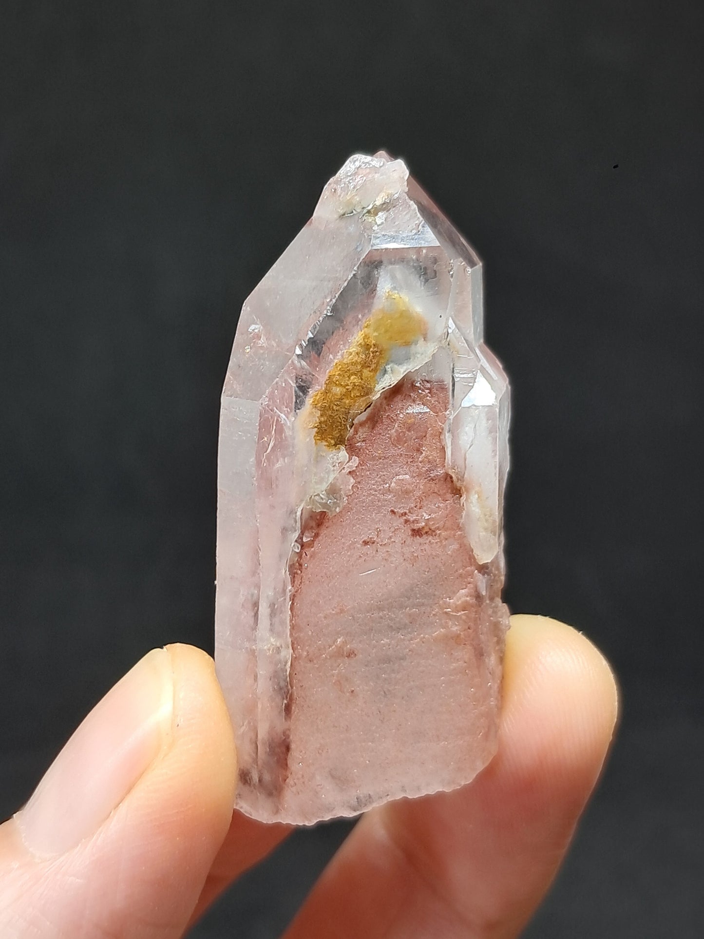 Punta de cristal natural de cuarzo fantasma hematita (Telangana) | Ejemplar mineral n.° HPQ15
