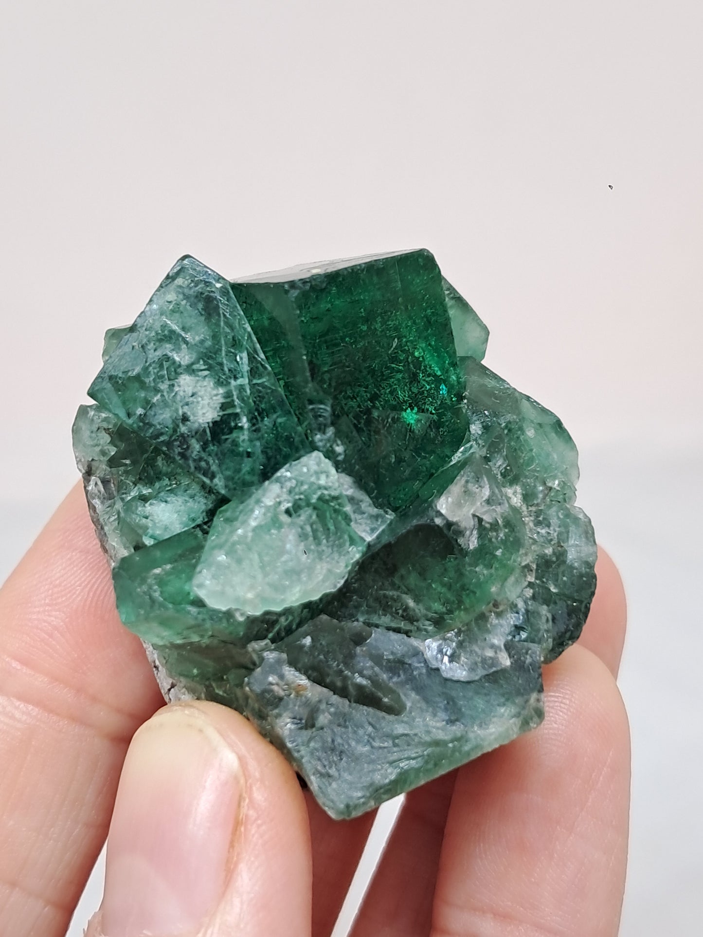 Fluorita reactiva a los rayos UV (Durham, Reino Unido) Cristal natural bicolor | Ejemplar mineral n.° FL3