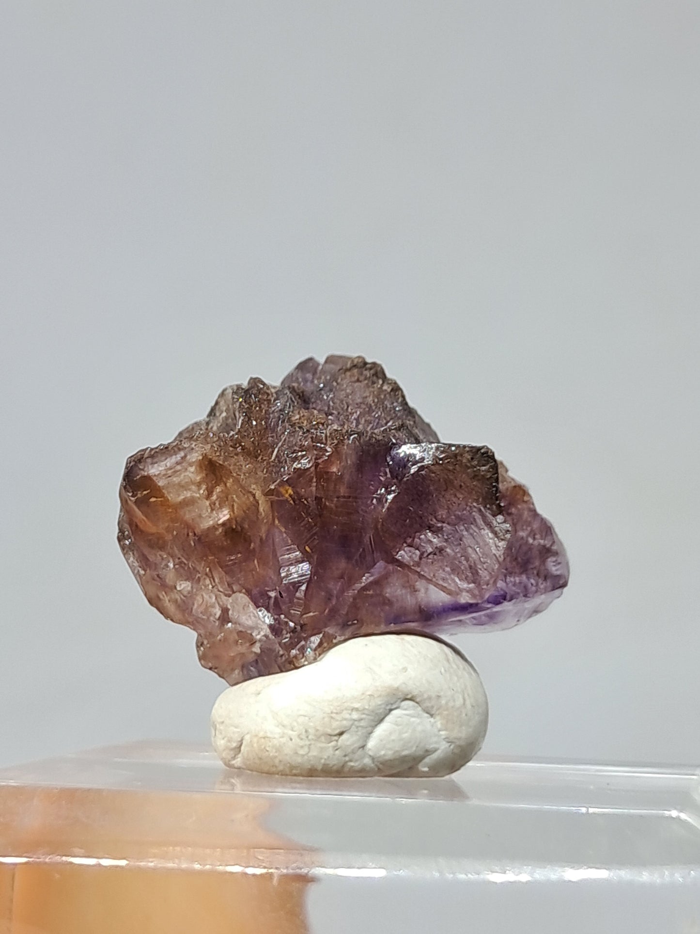 Cúmulo de amatista cetro con inclusiones Super Seven y formación de panal (Karur) | Cristal en bruto | Piedra natural | Ejemplar mineral n.° KA135