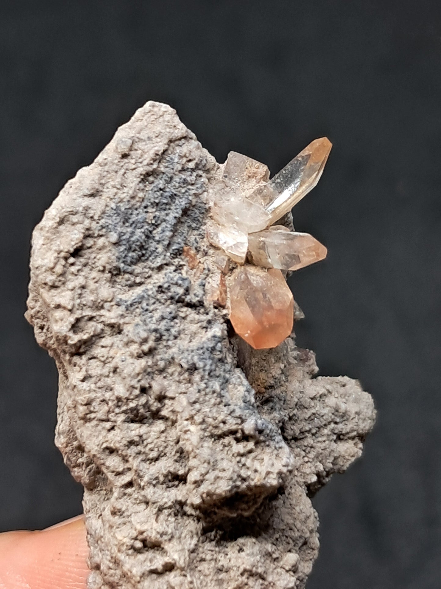 Cristales de topacio natural en matriz (México), piedra preciosa rara | Ejemplar mineral n.° TPZ11