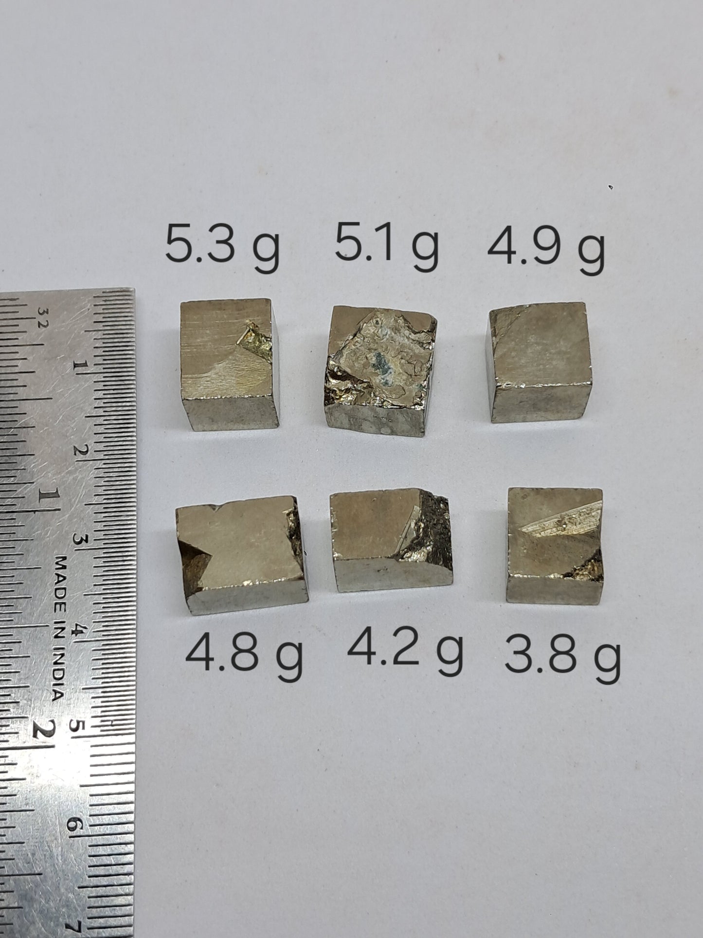 Pirita en bruto en cubos pequeños (España) Cristal natural | Ejemplar mineral n.° PR13