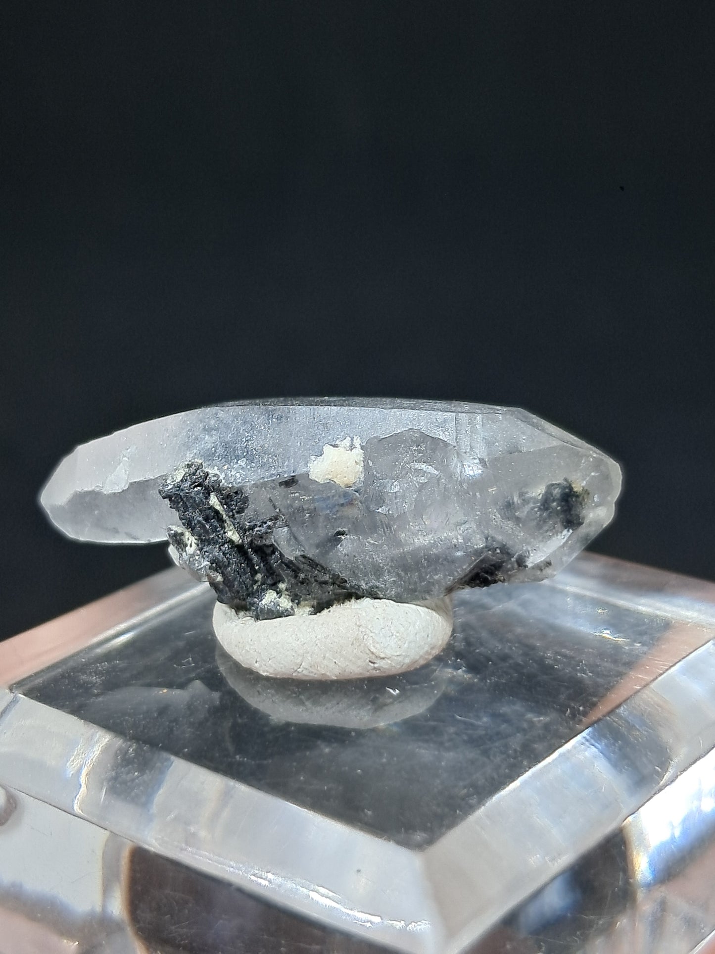 Punta de cuarzo turmalinado (Karur) Cristal natural | Espécimen mineral #TQ35
