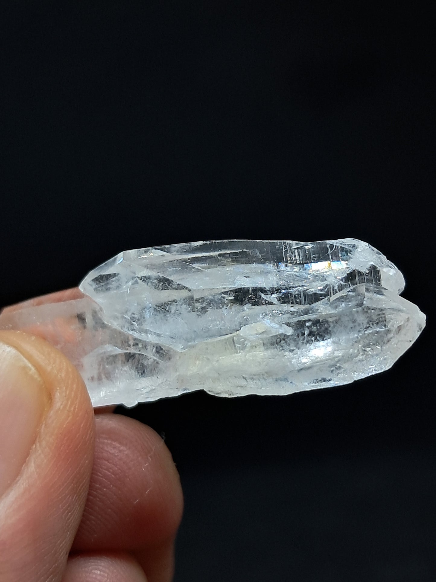 Dos cristales biterminados de cuarzo transparente (Santander, Colombia) en punta natural | Ejemplar mineral n.° COQ26