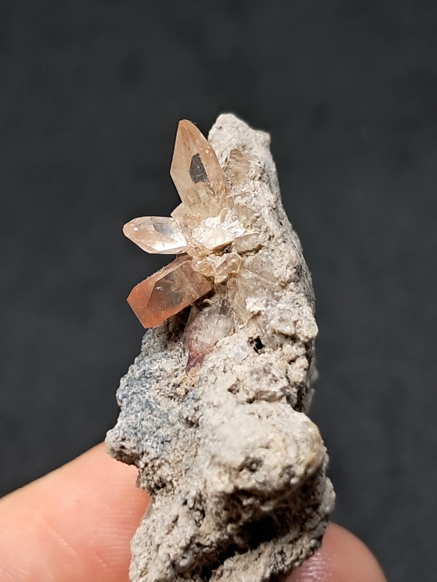 Cristales de topacio natural en matriz (México), piedra preciosa rara | Ejemplar mineral n.° TPZ11