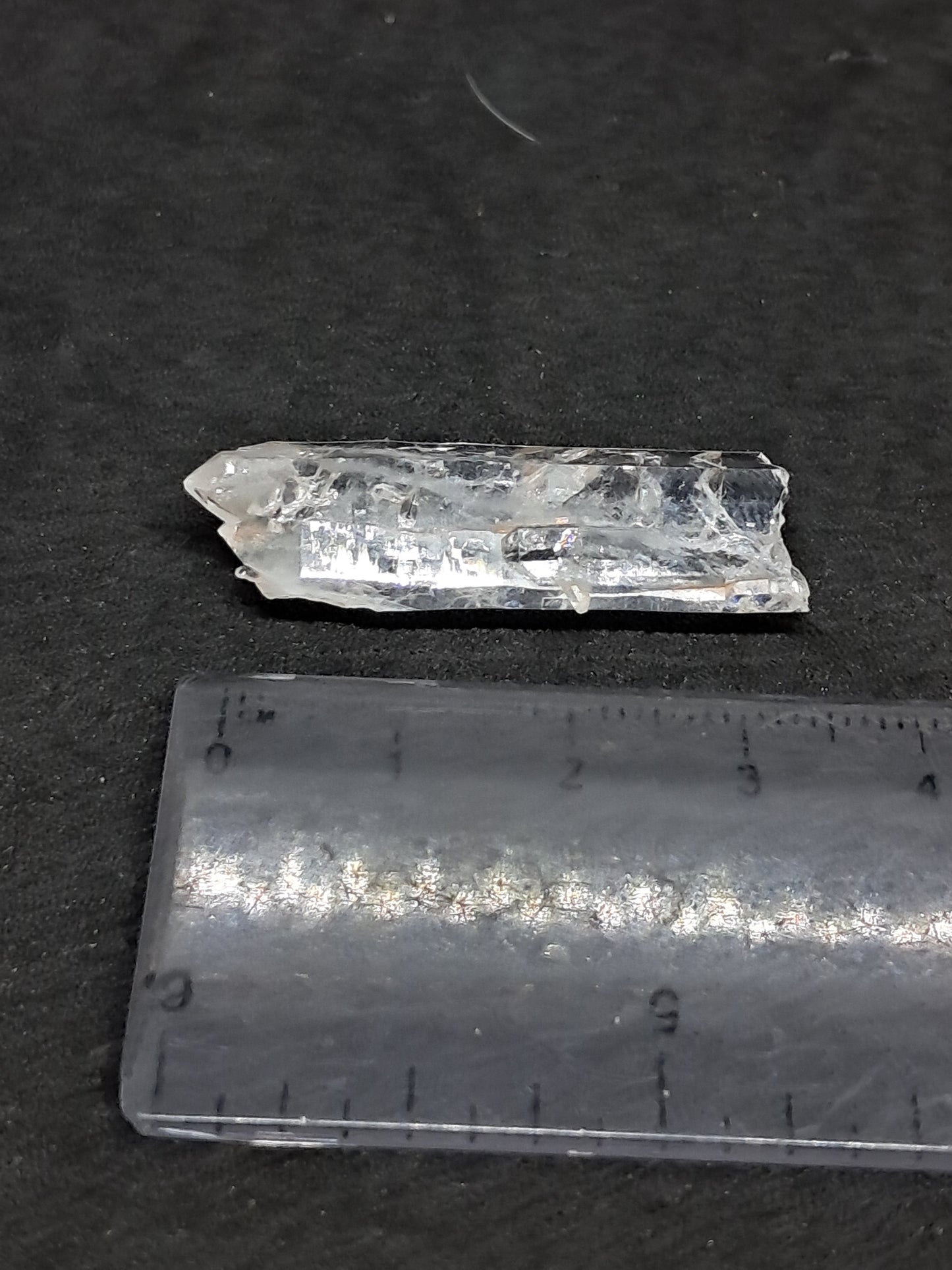 Cristal de cuarzo transparente Faden (Santander, Colombia) Punta natural | Ejemplar mineral n.° COQ33