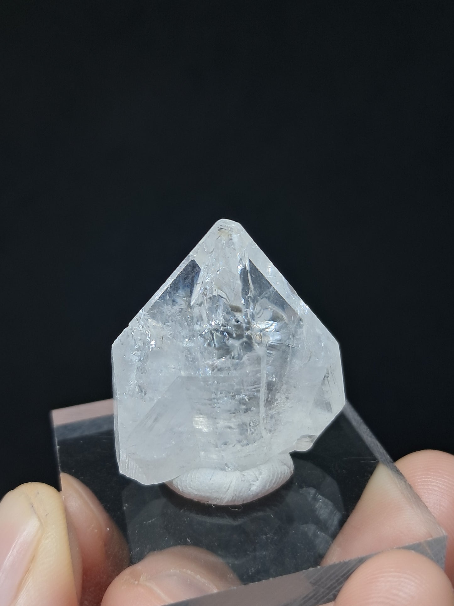 Clear Apophyllite Points (20-26 mm) (Non-precious natural mineral) #AP12