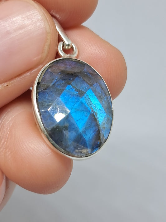 Colgante Labradorita Azul Facetada en Plata
