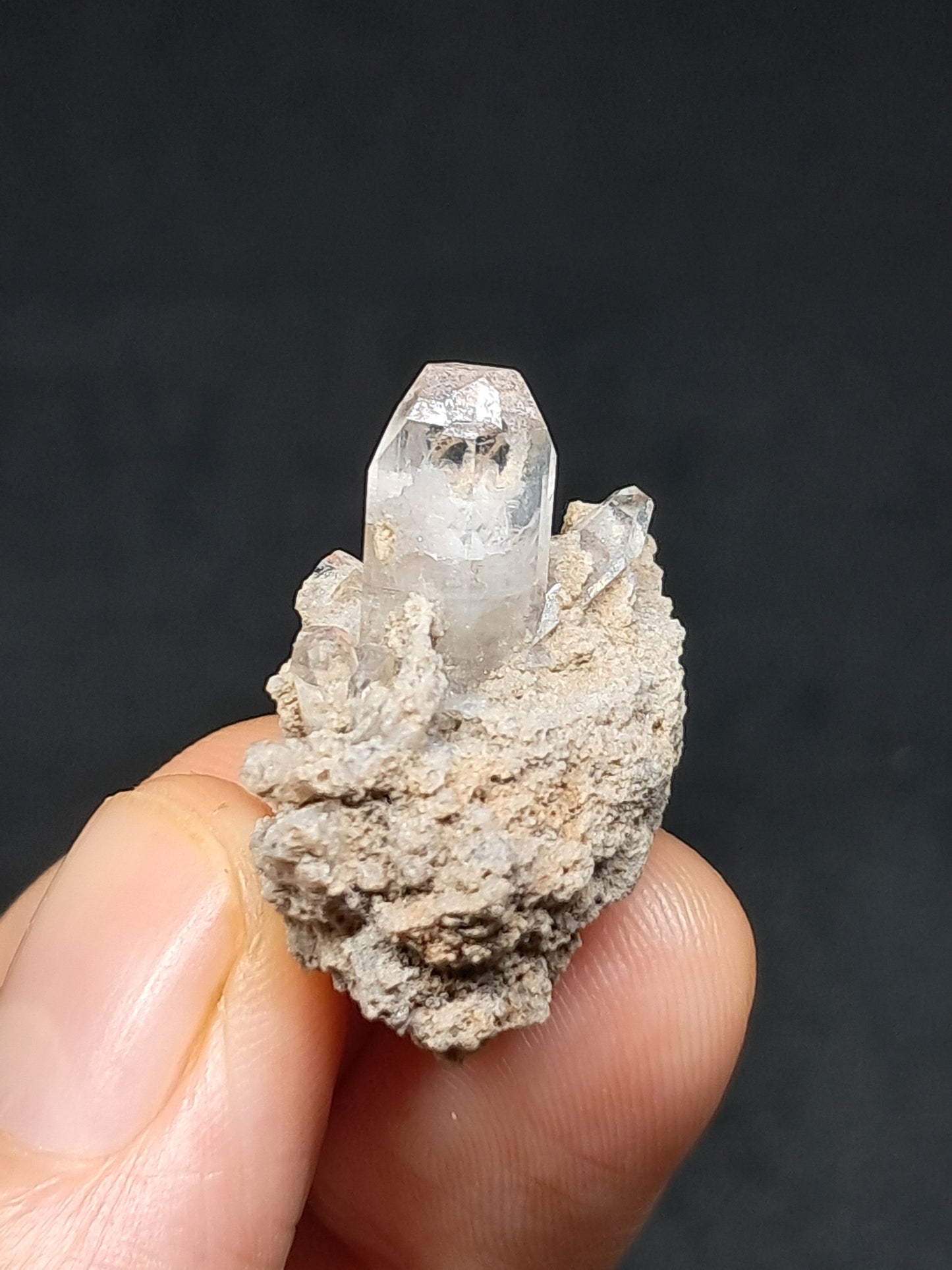 Cristal de topacio blanco natural en matriz (México), piedra preciosa rara | Ejemplar mineral n.° TPZ4