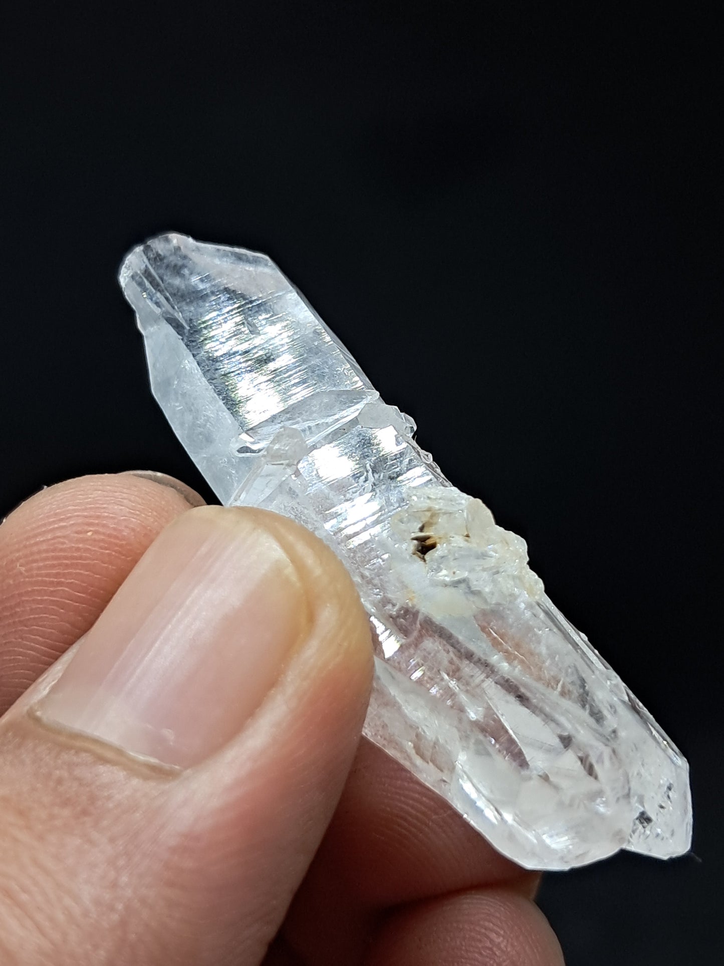 Dos cristales biterminados de cuarzo transparente (Santander, Colombia) en punta natural | Ejemplar mineral n.° COQ26