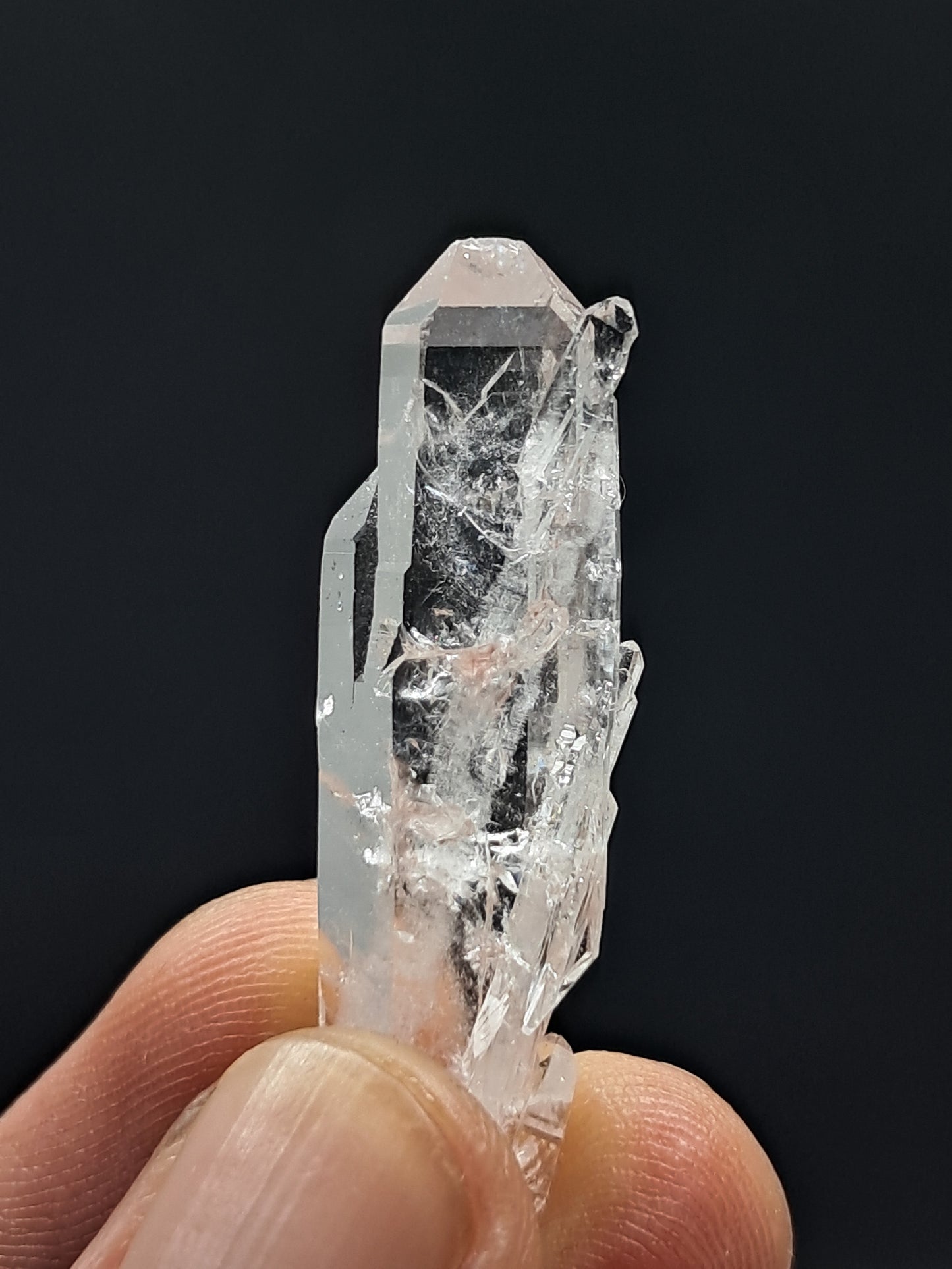 Cristal de cuarzo transparente Faden (Santander, Colombia) Punta natural | Ejemplar mineral n.° COQ31