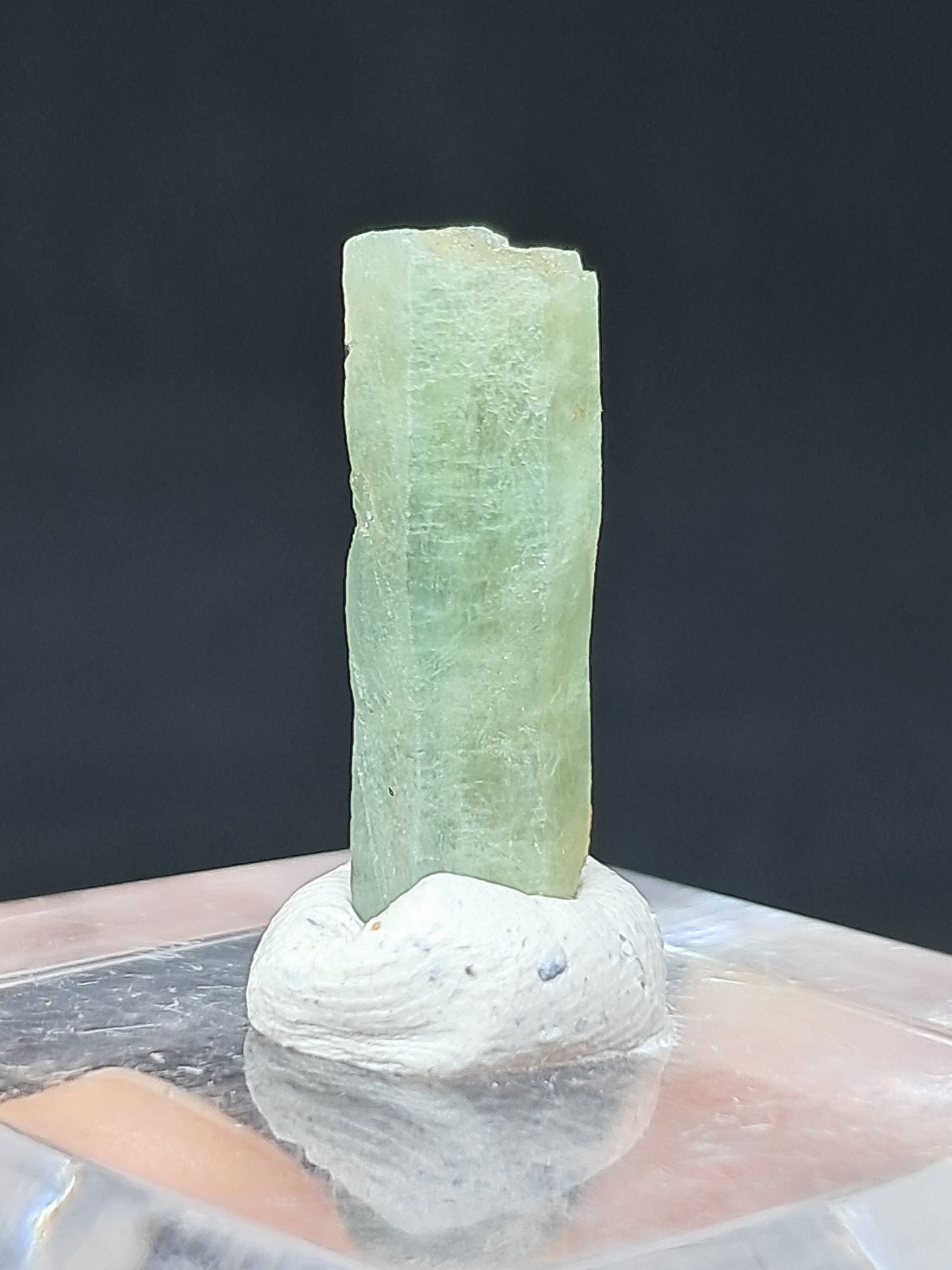 Aguamarina (Karur) Cristal hexagonal en bruto | Ejemplar mineral n.° AQM25