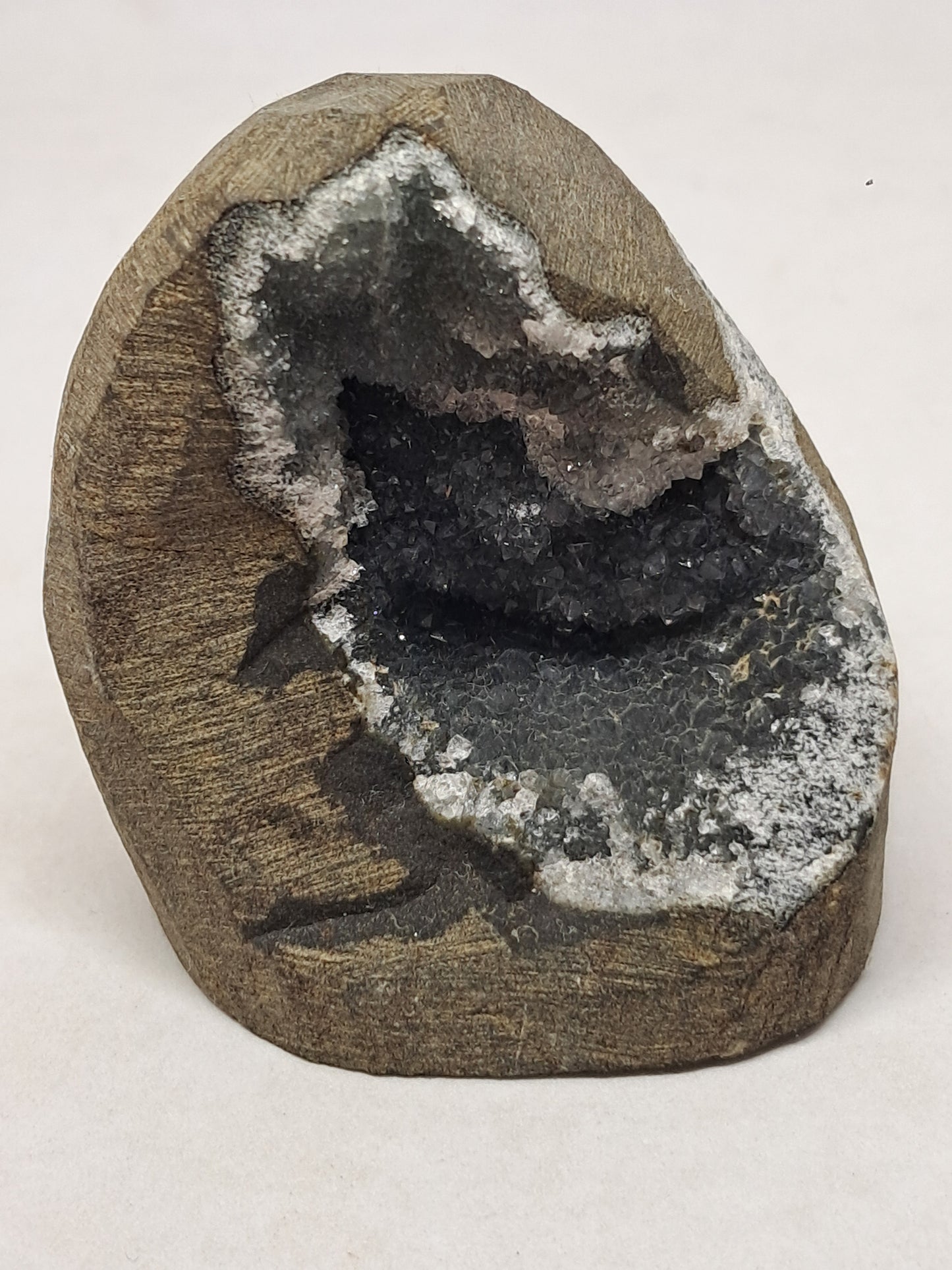 Calcedonia negra en geoda de basalto (Nashik) | Cristal natural | Minerales y fósiles #BC18
