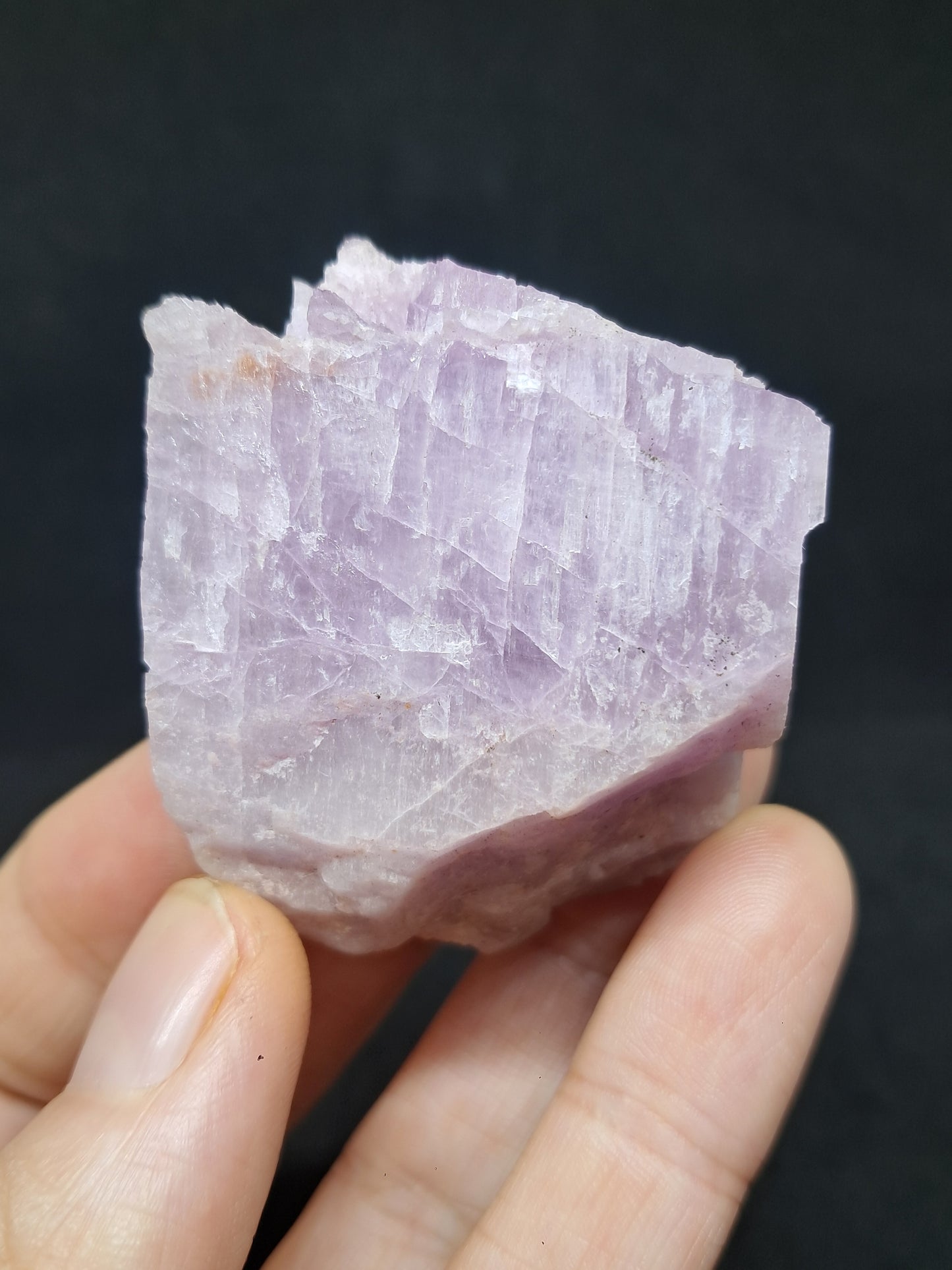 Cristal de kunzita en bruto (Madagascar), piedra natural en bruto | Espécimen de espodumena n.° KZ2