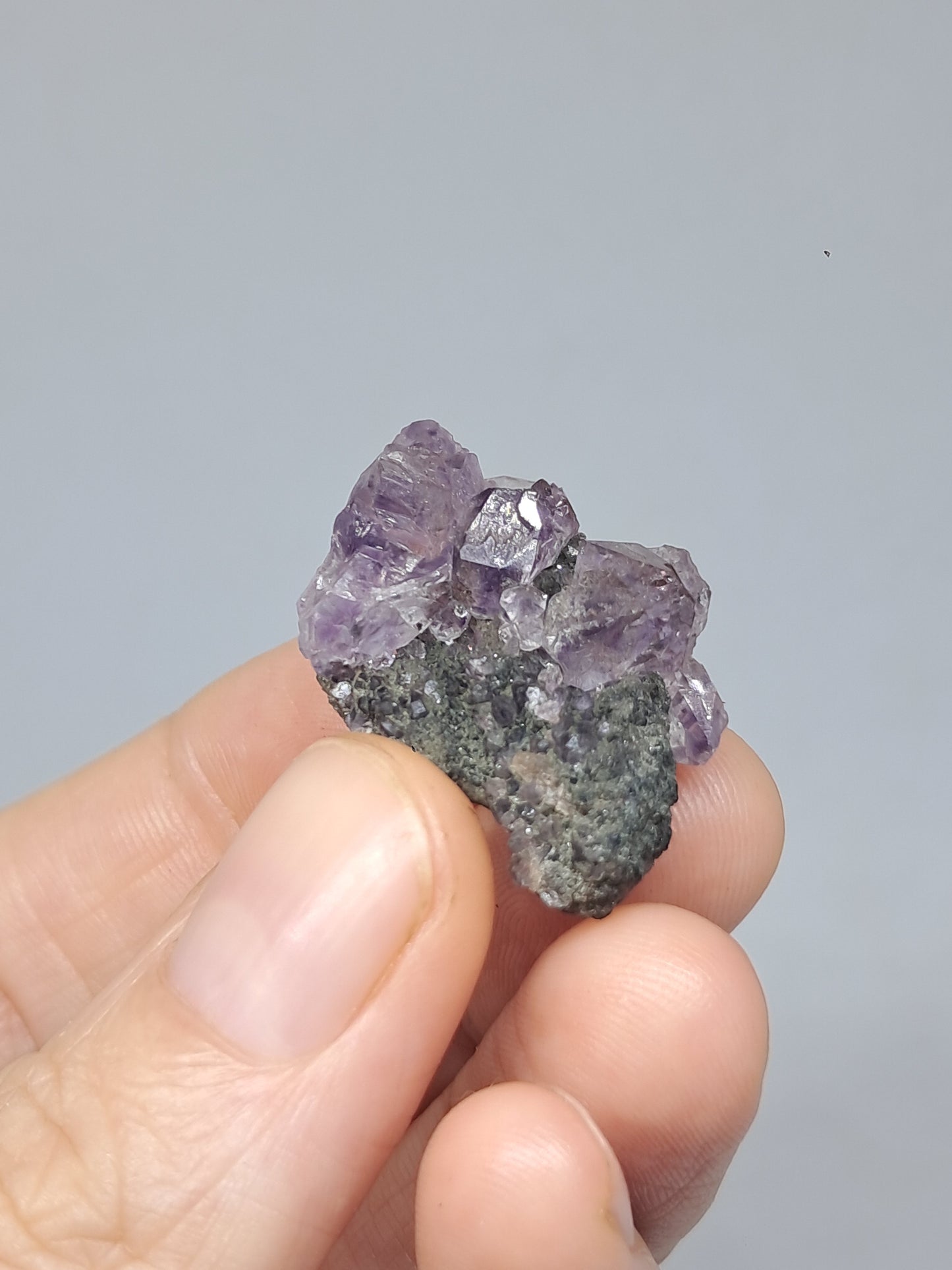 Amatista en matriz de limonita (Karur) | Cristal en bruto | Piedra natural | Ejemplar mineral n.° KA122