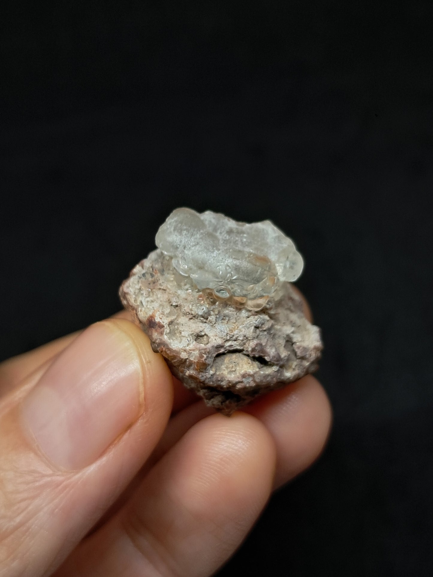 Ópalo hialita reactivo a los rayos UV en matriz (México), piedra cristalina en bruto | Ejemplar mineral n.° OH2