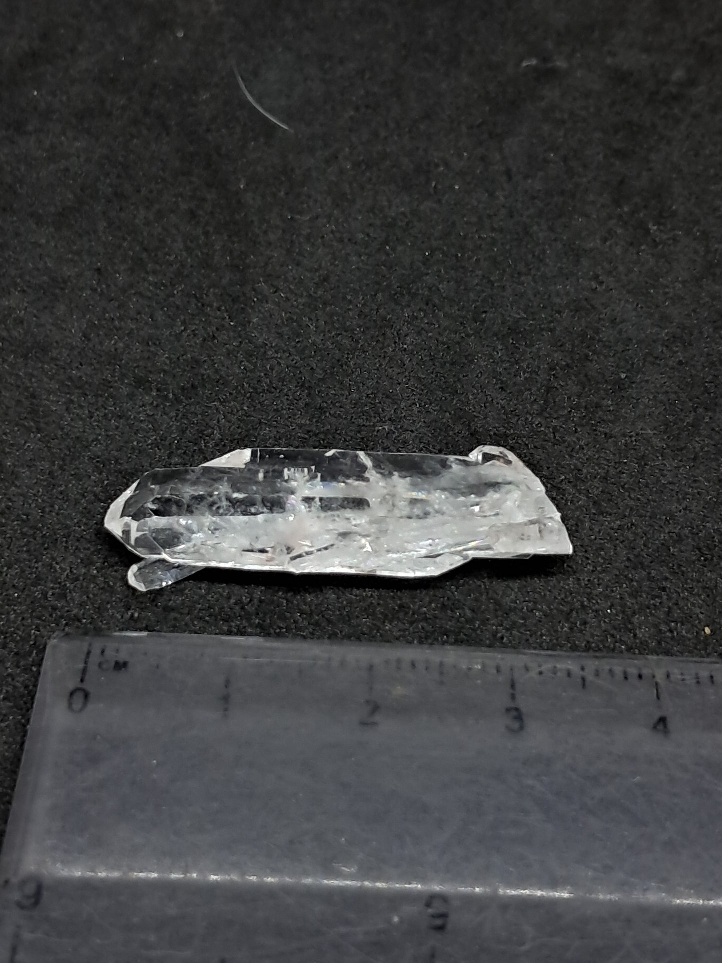 Cristal de cuarzo transparente Faden (Santander, Colombia) Punta natural | Ejemplar mineral n.° COQ31