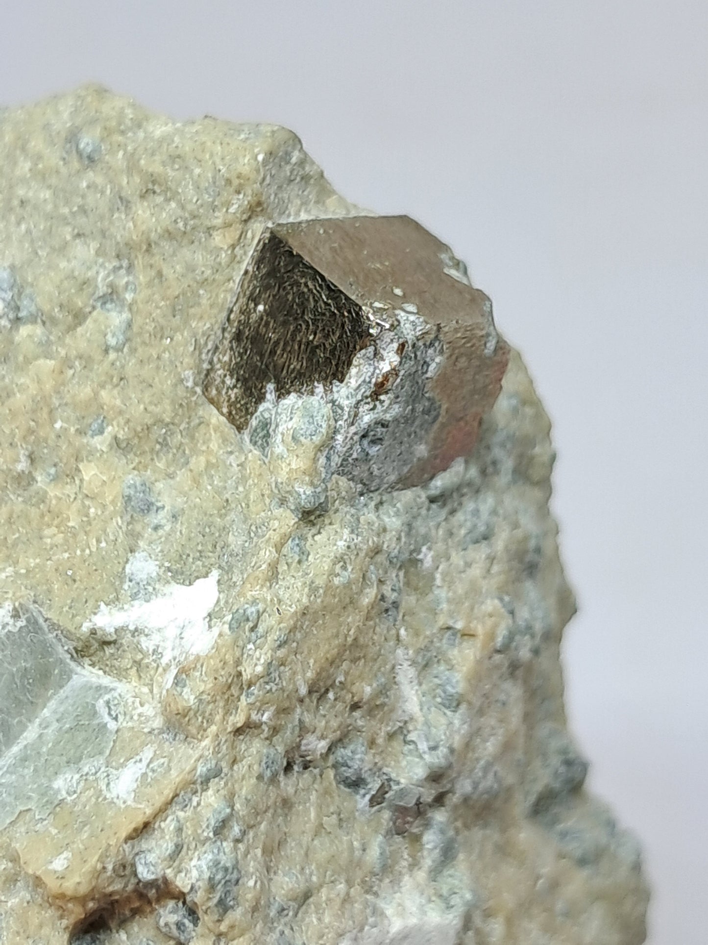 Cubos de pirita en matriz (España) Cristal natural | Ejemplar mineral n.° PR15