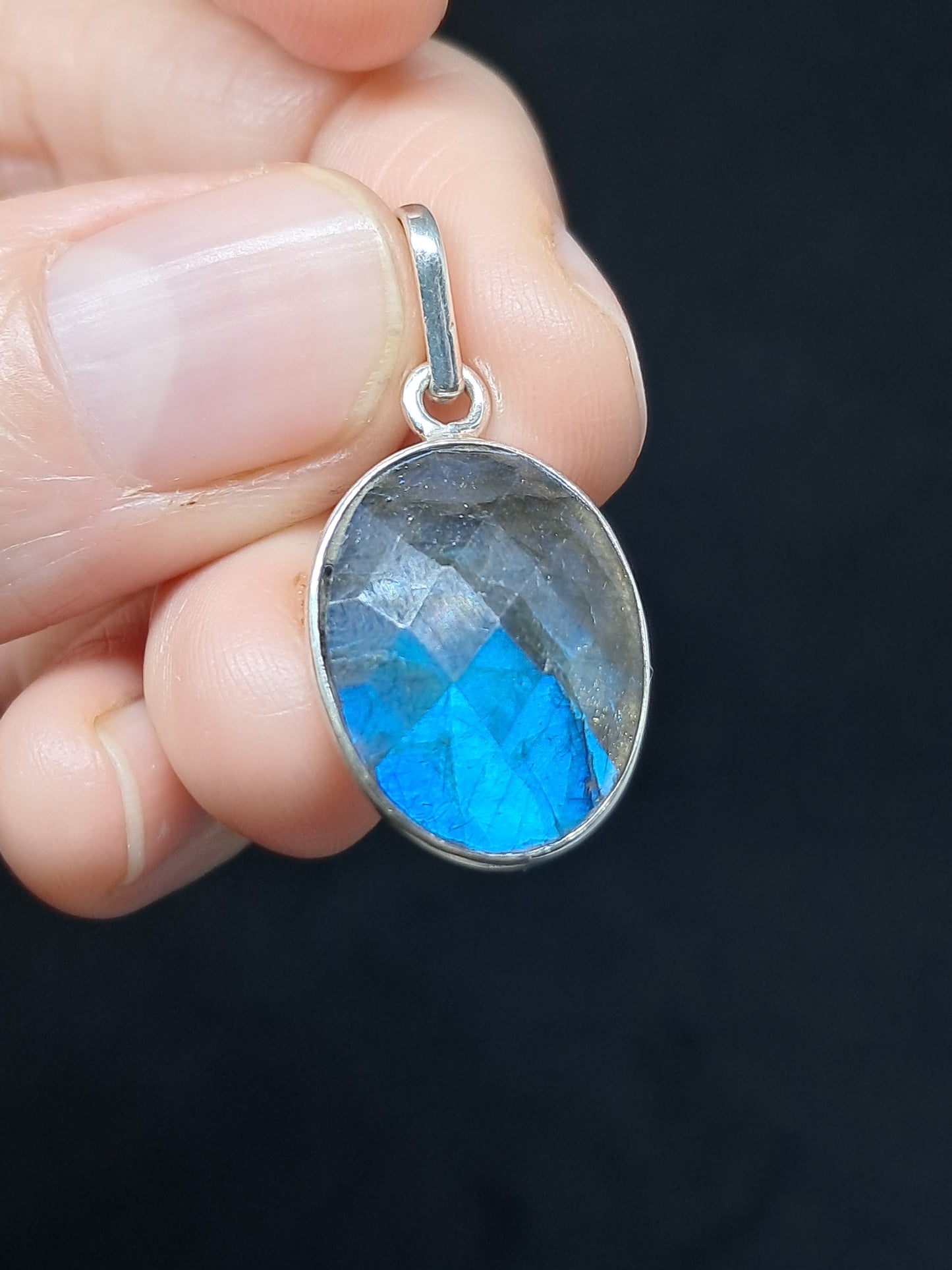 Faceted Blue Labradorite Silver Pendant | Jewelry | Necklace