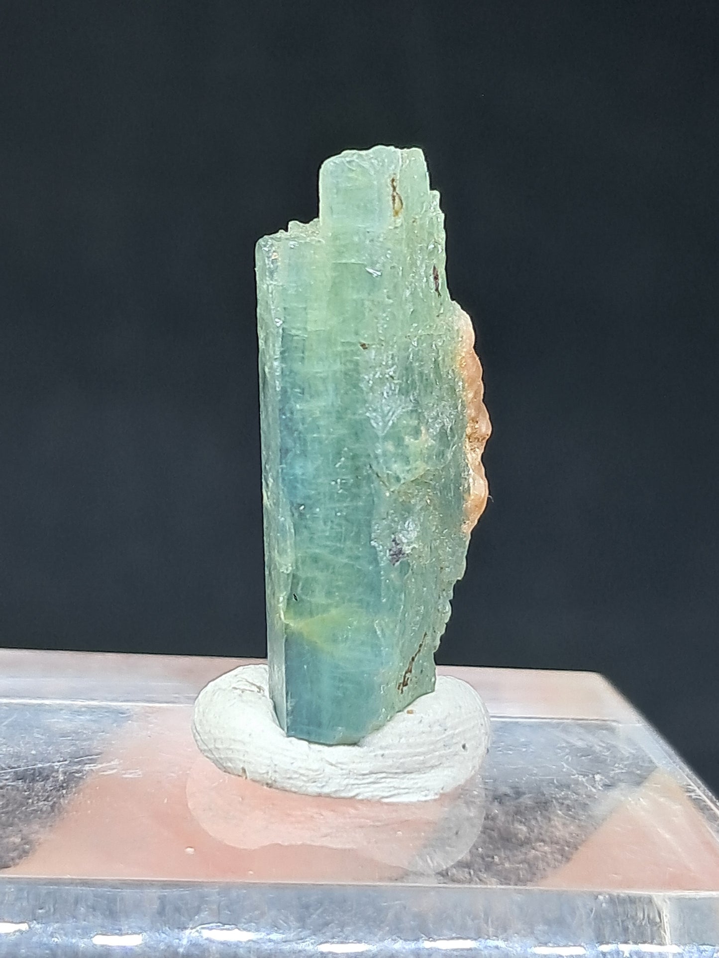 Aguamarina (Karur) Cristal hexagonal en bruto | Ejemplar mineral n.° AQM24
