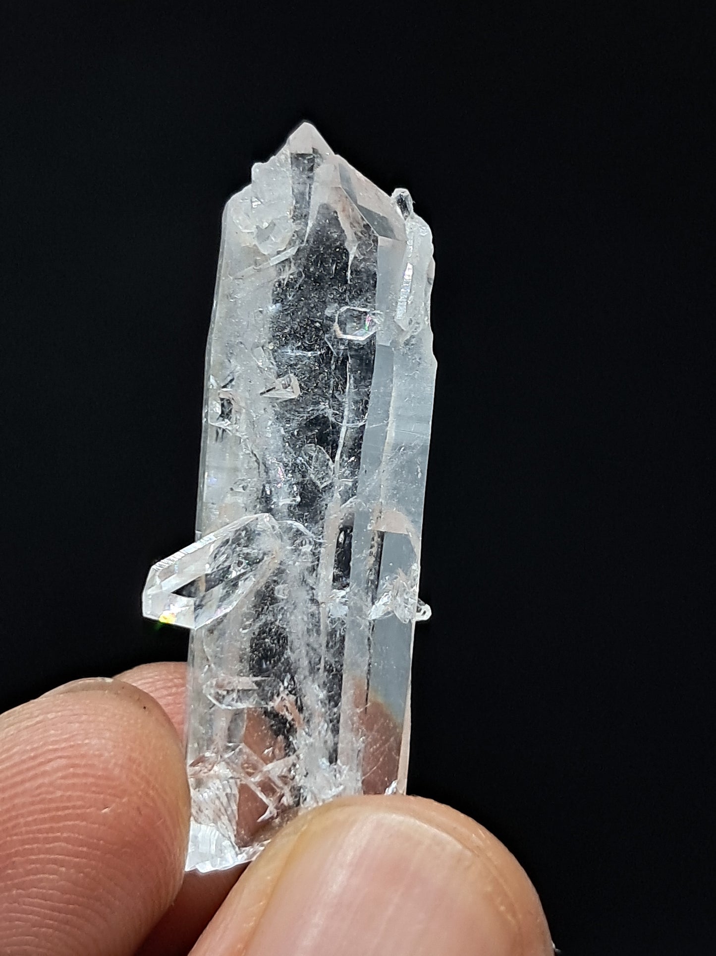 Cristal de cuarzo transparente Faden (Santander, Colombia) Punta natural | Ejemplar mineral n.° COQ33