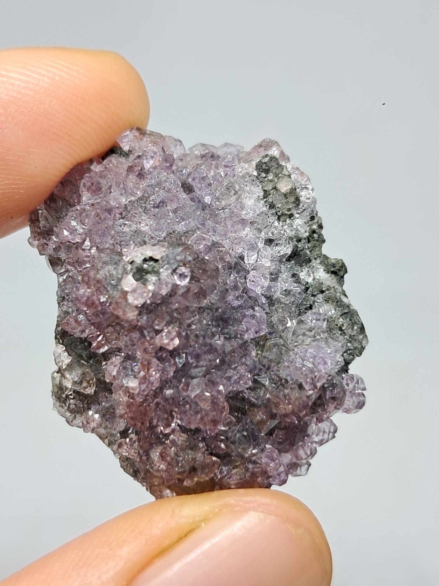 Amatista con cristales de hematita (Karur) | Piedra natural | Ejemplar mineral n.° KA84