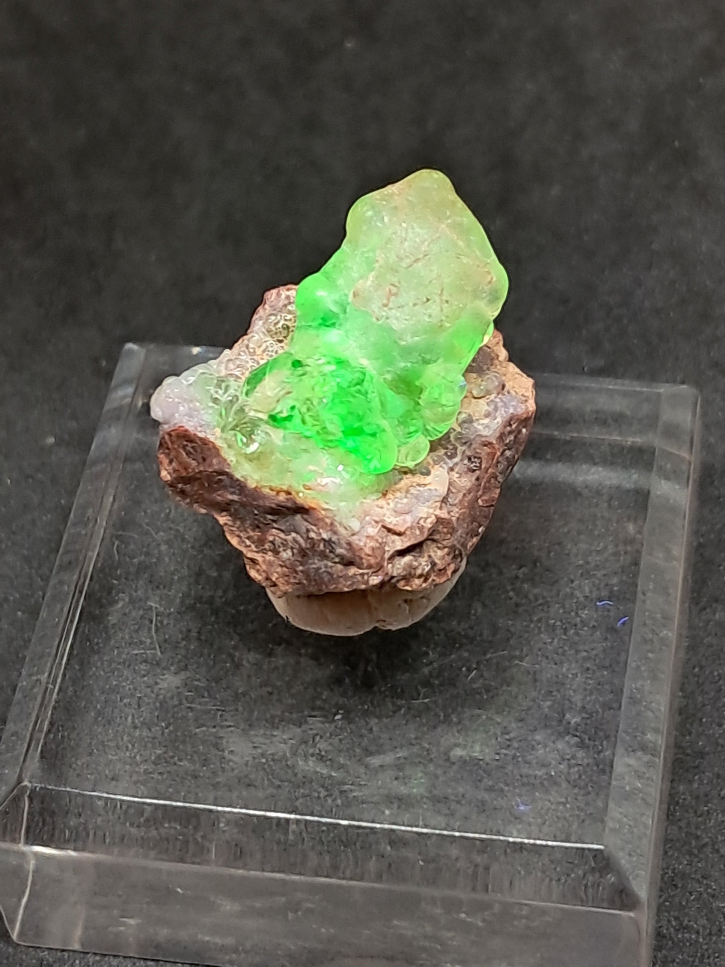 Ópalo hialita en matriz (México), piedra cristalina en bruto | Ejemplar mineral n.° OH3