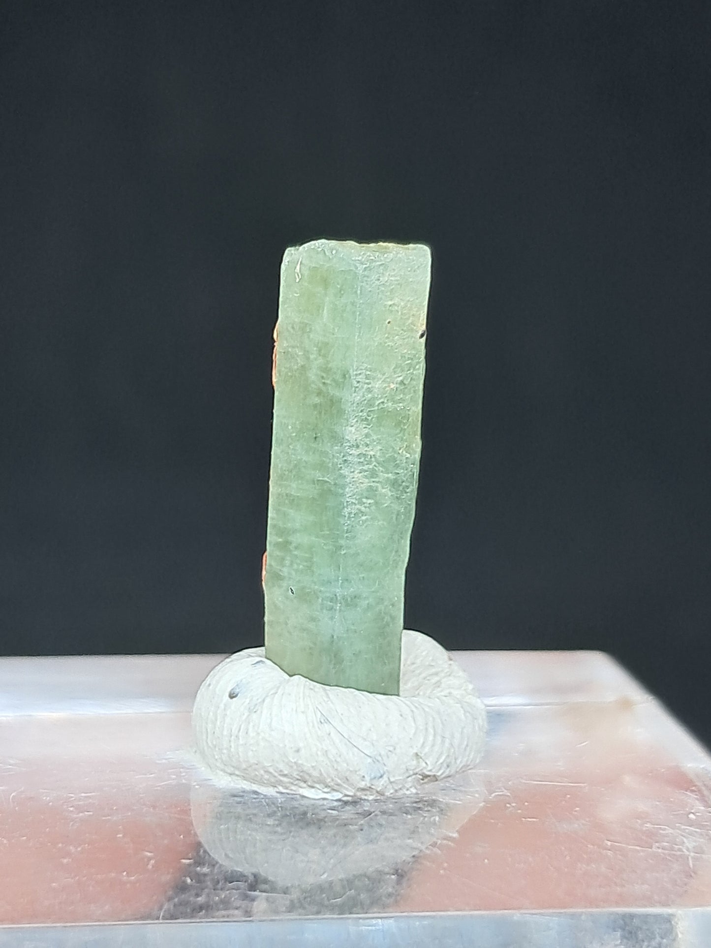 Aguamarina (Karur) Cristal hexagonal en bruto | Ejemplar mineral n.° AQM25