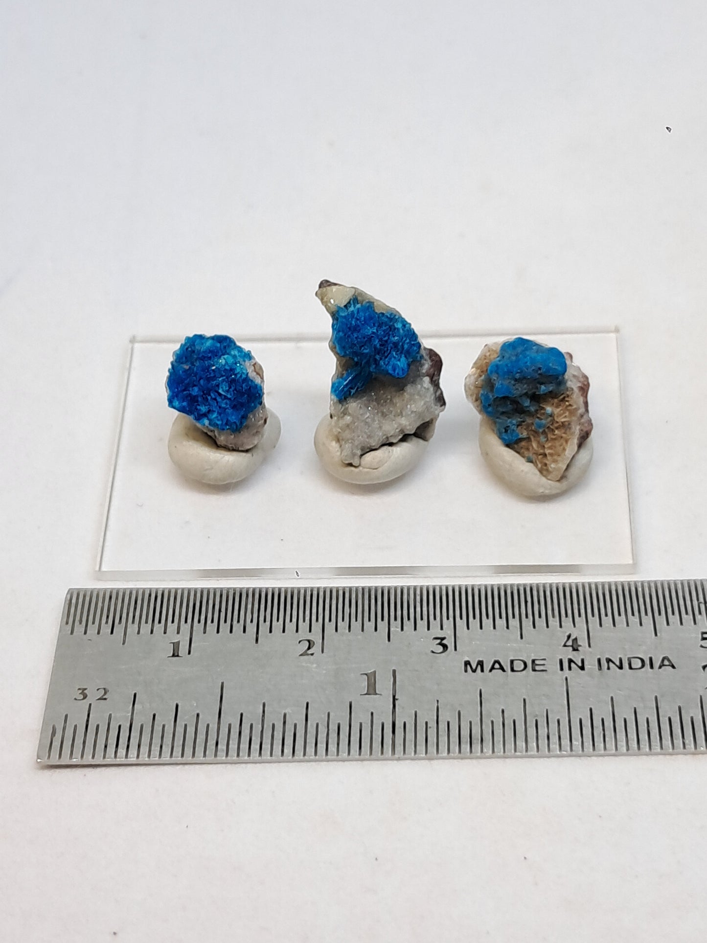 Conjunto de 3 pentagonitas pequeñas en matriz de heulandita (wagholi) en bruto | Cristal natural | Ejemplar mineral raro n.° CV36