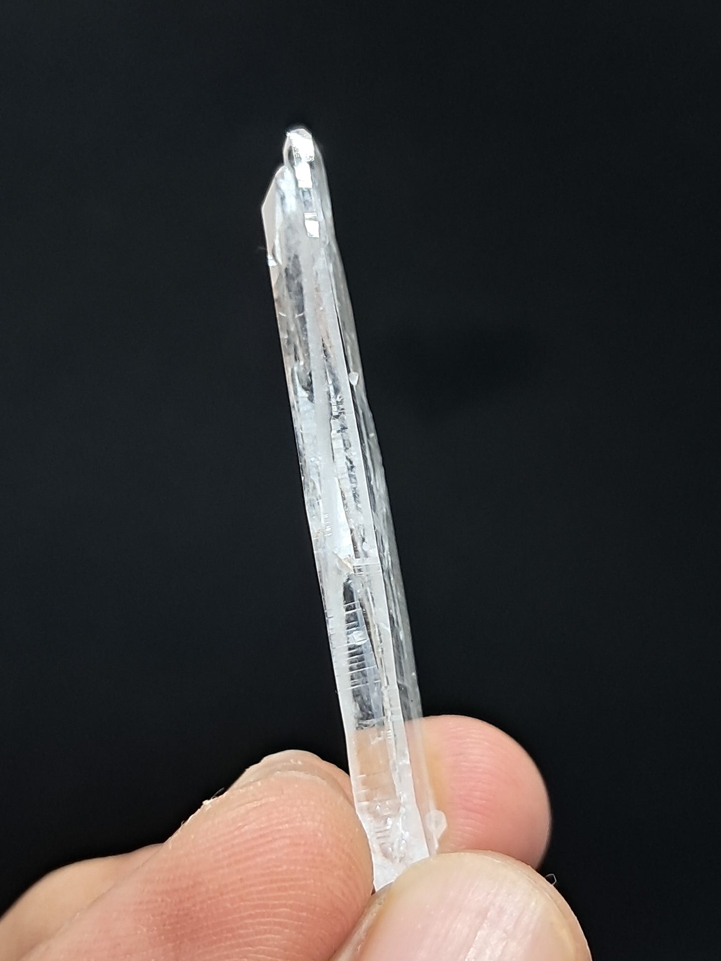 Punta natural de cuarzo tabular claro desvanecido (Santander, Colombia) | Ejemplar mineral n.° COQ22