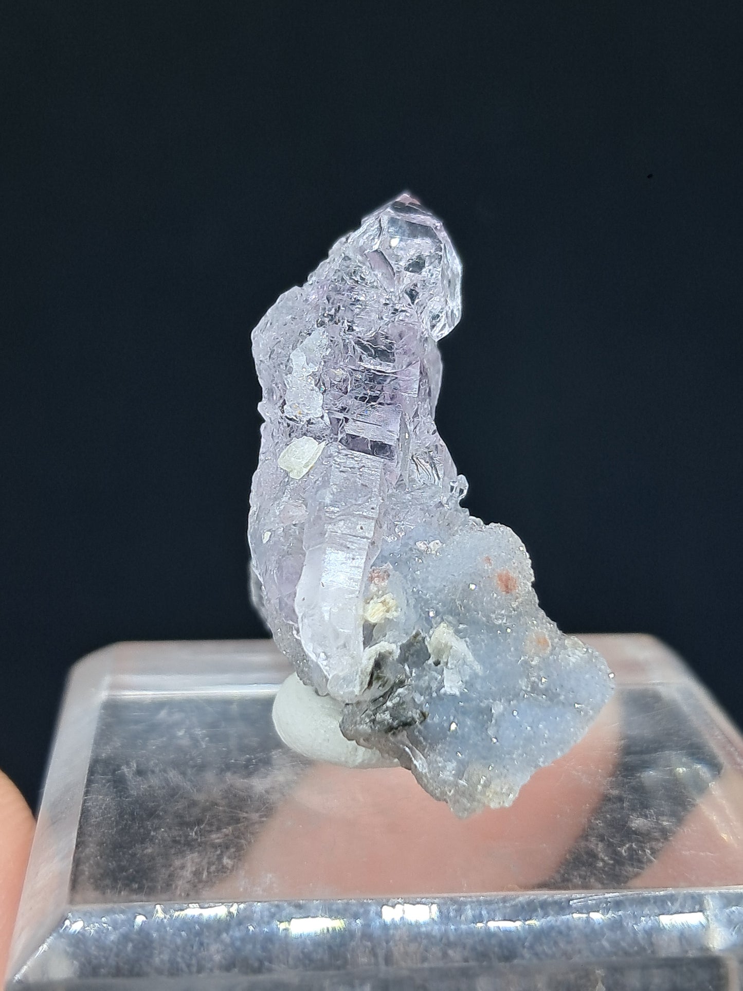 Cúmulo de cetro de amatista sobre matriz de calcedonia (Karur) | Piedra natural | Ejemplar mineral n.° KA71