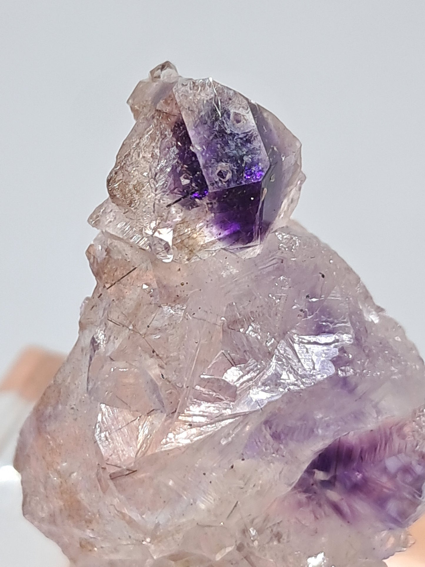 Cristal de amatista "Super Seven" (Karur) | Cúmulo de cuarzo | Piedra natural | Ejemplar mineral n.° KA95