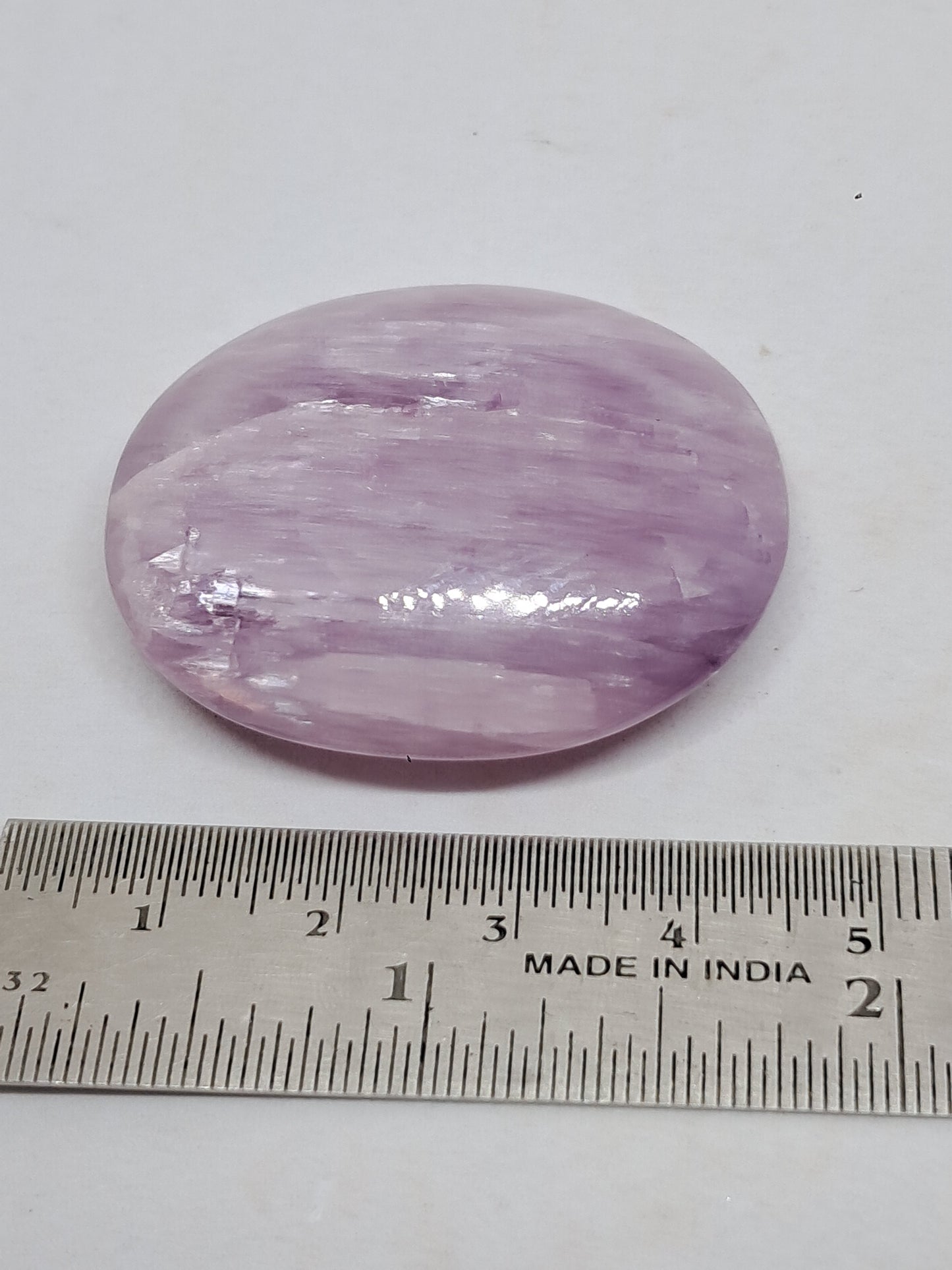 Piedra de palma de kunzita (Madagascar) pulida | Cristal natural n.° KZ5