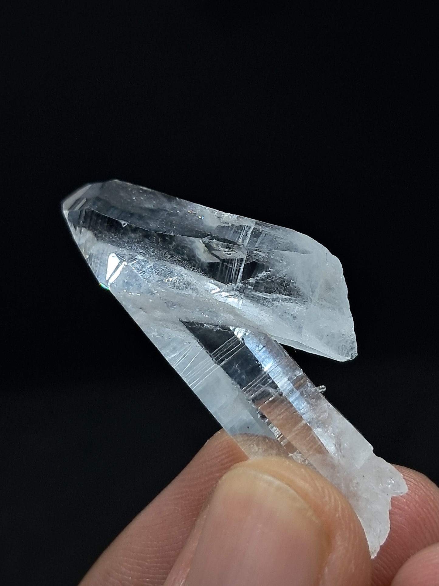 Dos cristales de cuarzo transparente fusionados (Santander, Colombia) Punta natural | Ejemplar mineral n.° COQ28