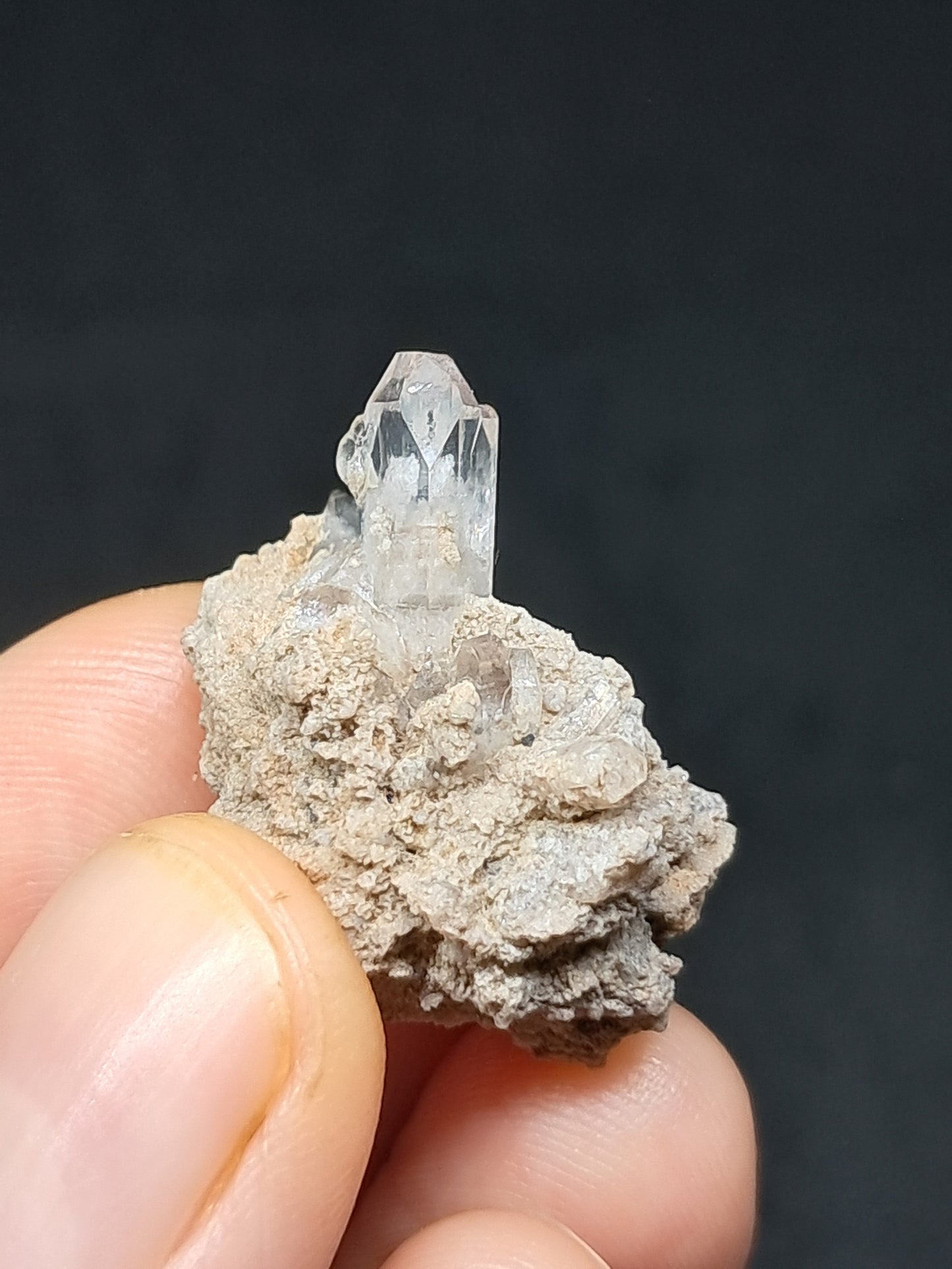 Cristal de topacio blanco natural en matriz (México), piedra preciosa rara | Ejemplar mineral n.° TPZ4